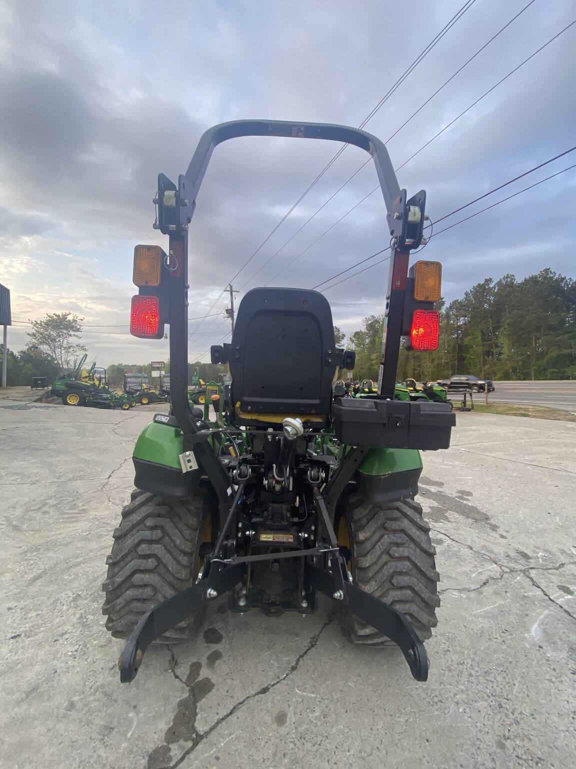 2021 John Deere 1025R Image 5