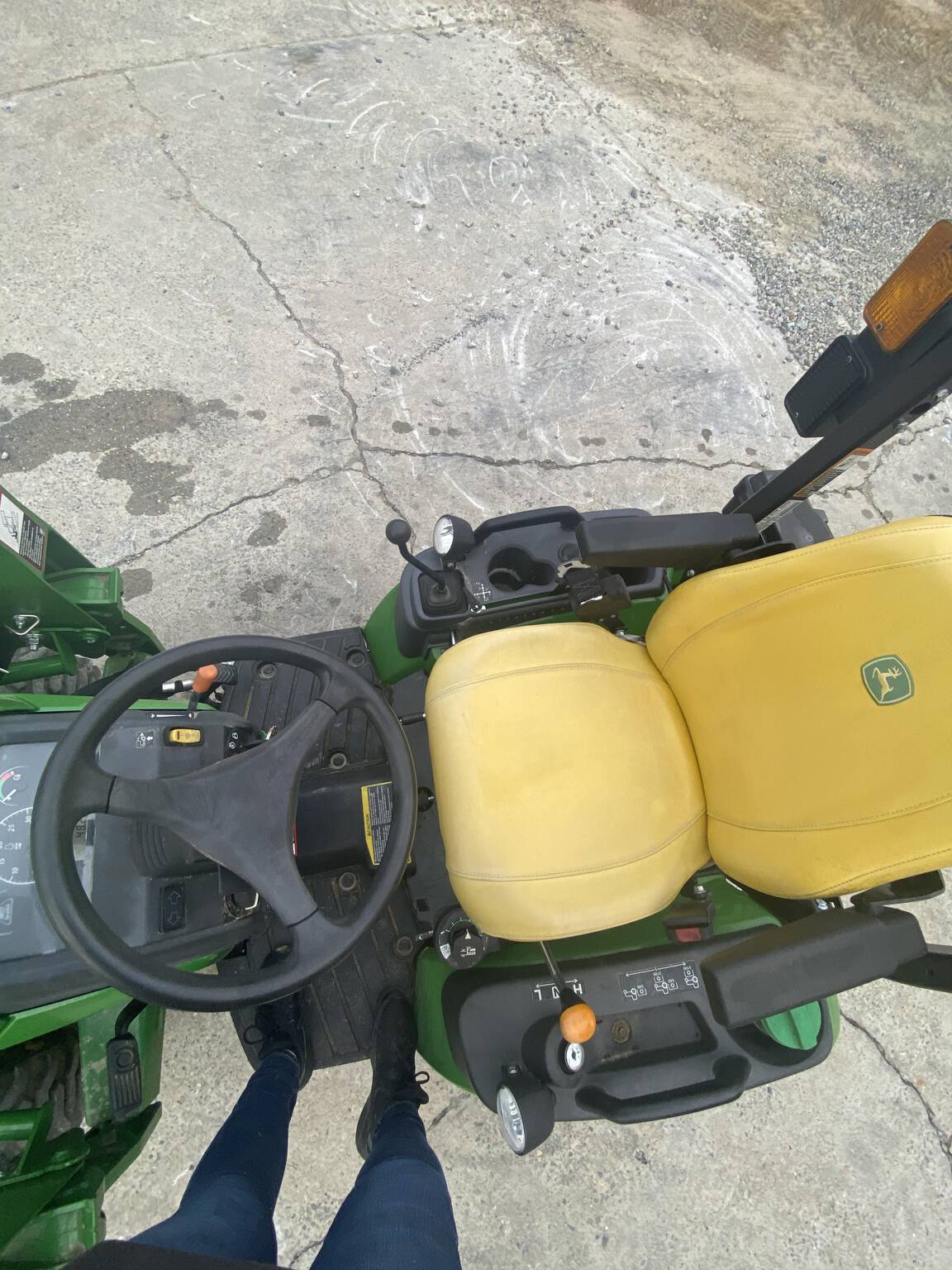 2021 John Deere 1025R Image 7