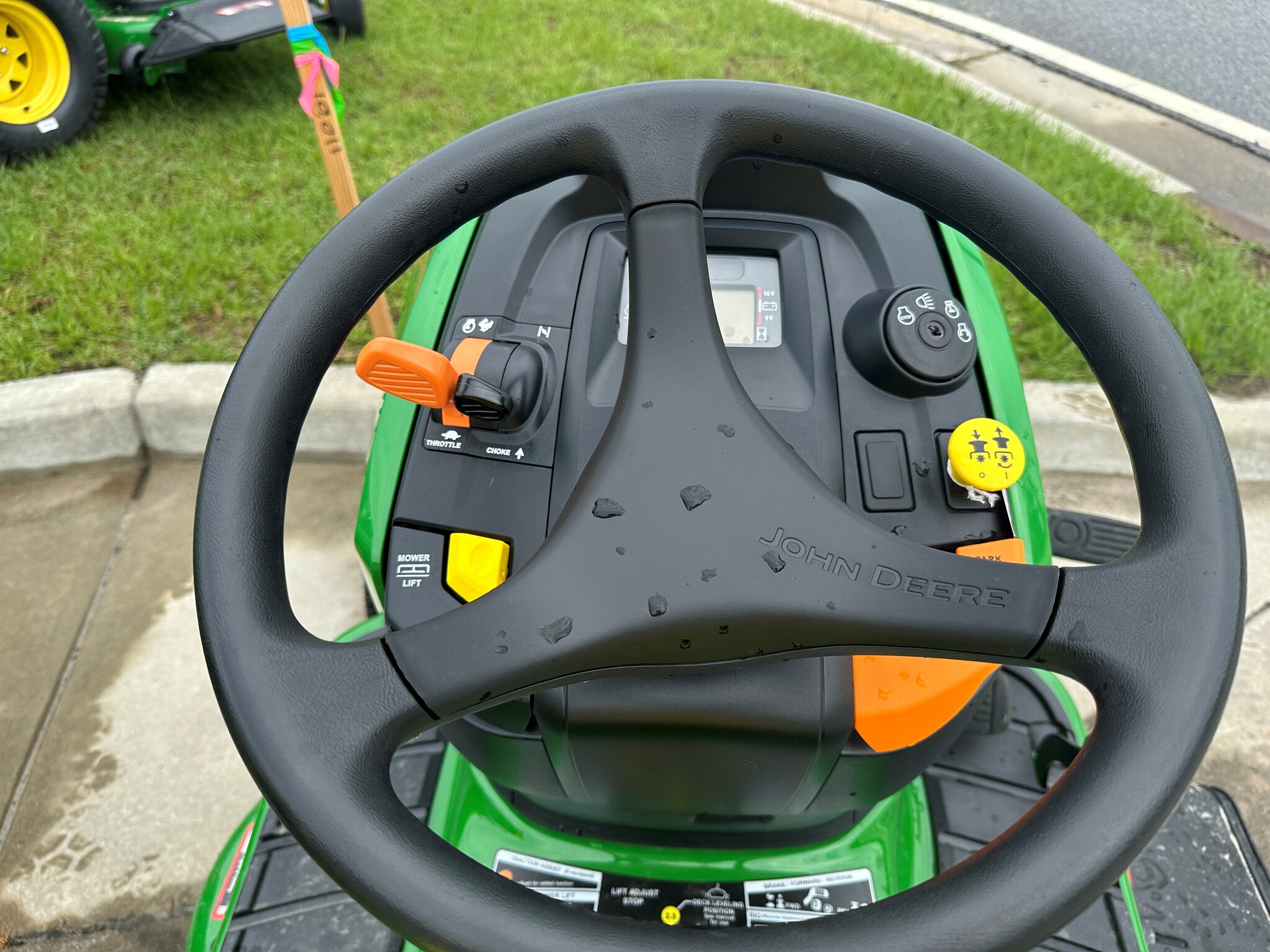 2025 John Deere X370 Image 4