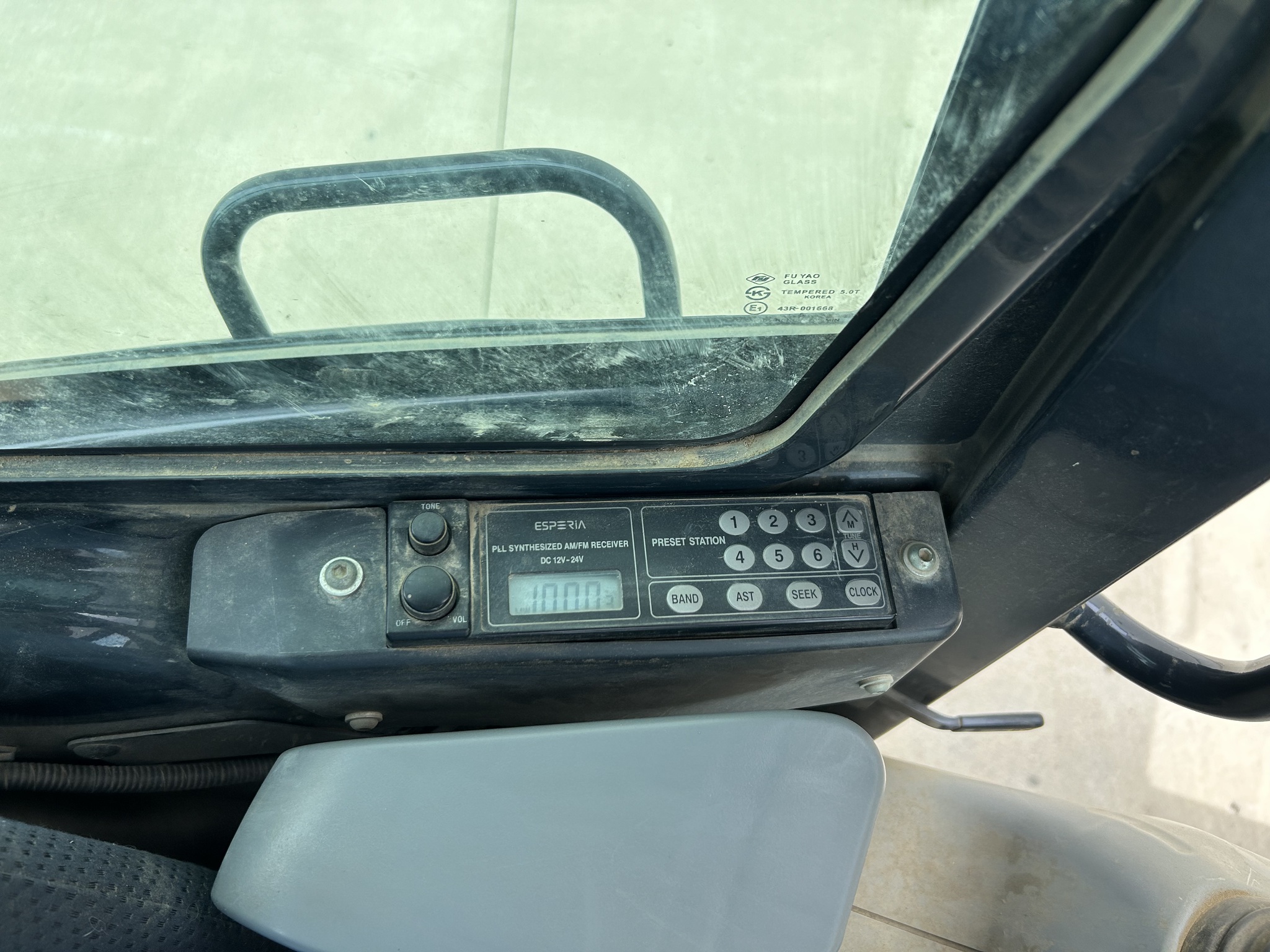 2015 John Deere 50G Image 14
