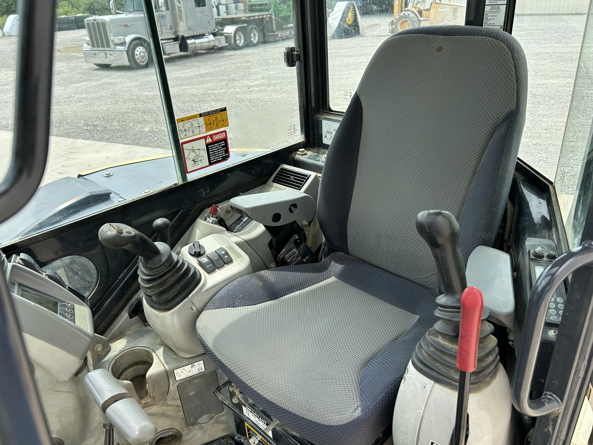 2015 John Deere 50G Image 12