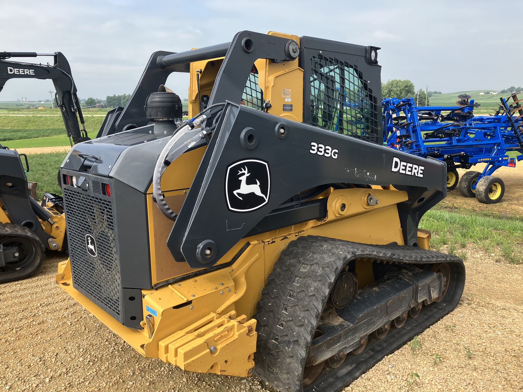 2020 John Deere 333G Image 4
