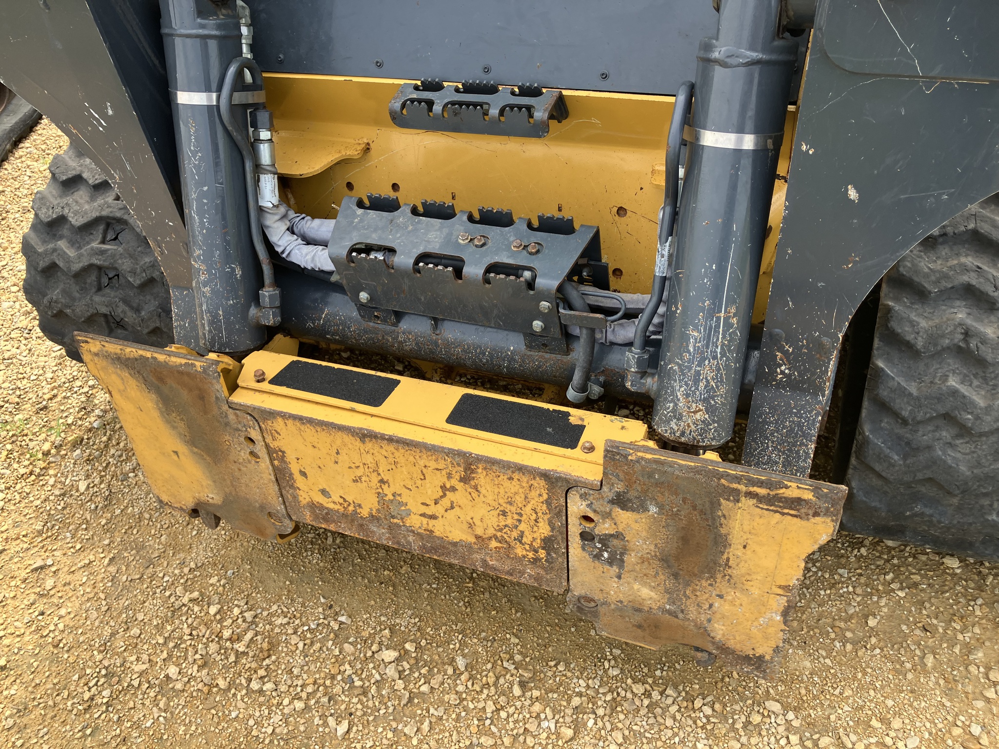 2020 John Deere 333G Image 6