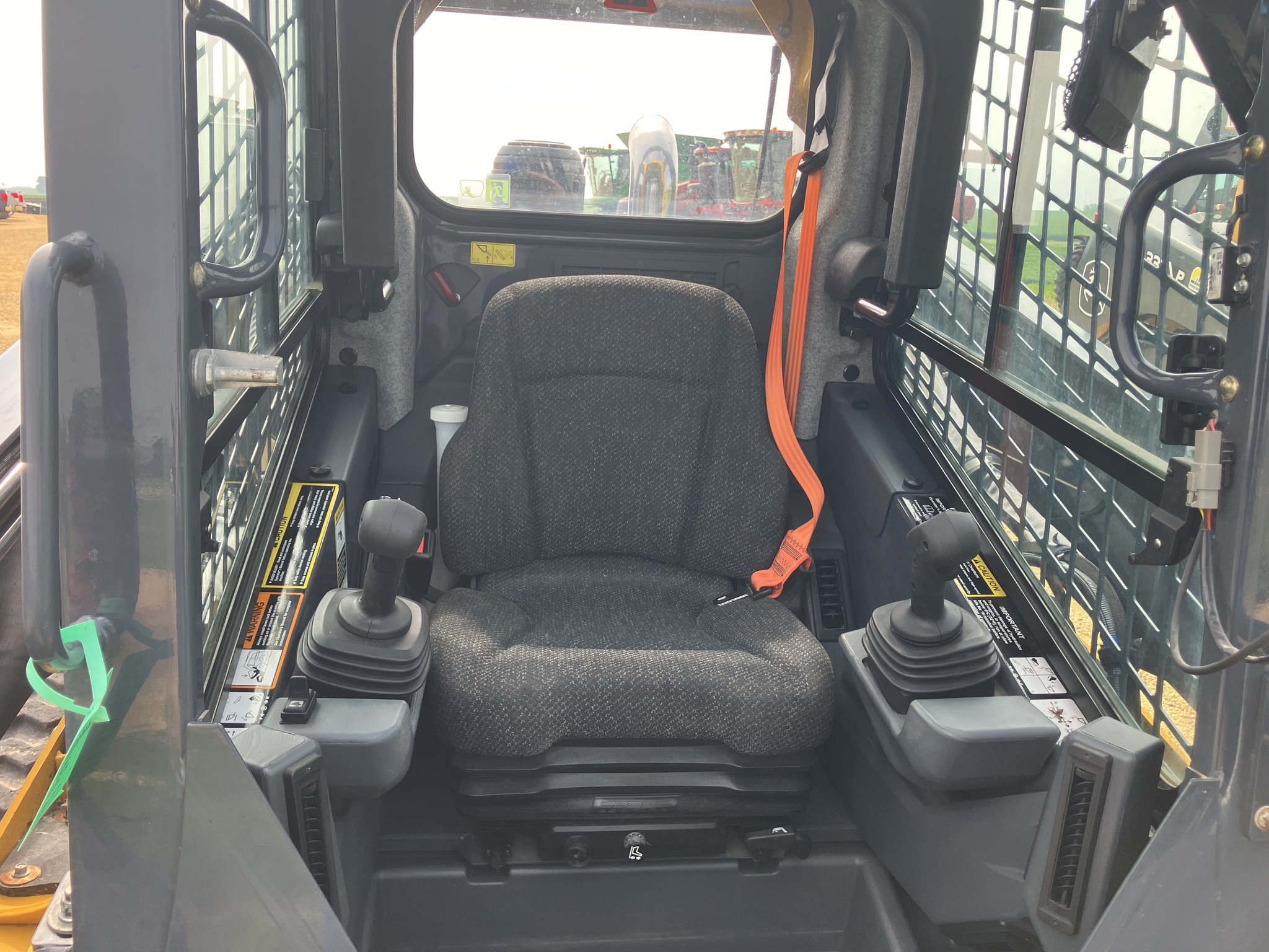 2020 John Deere 333G Image 10