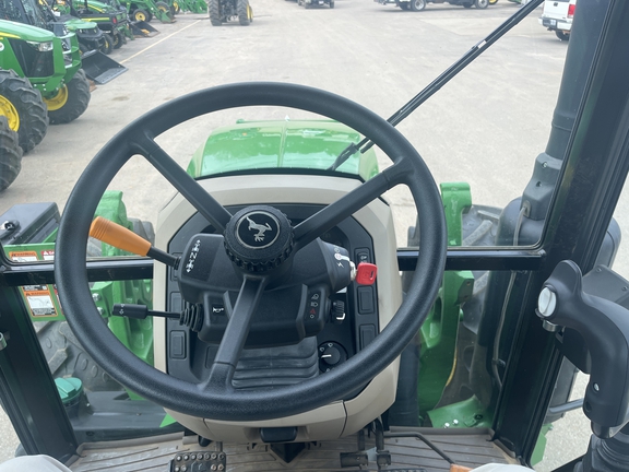 2023 John Deere 5105M Photo 9