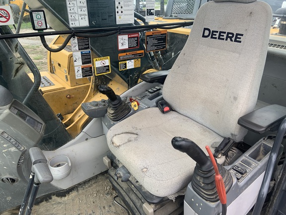 2017 John Deere 300G LC
