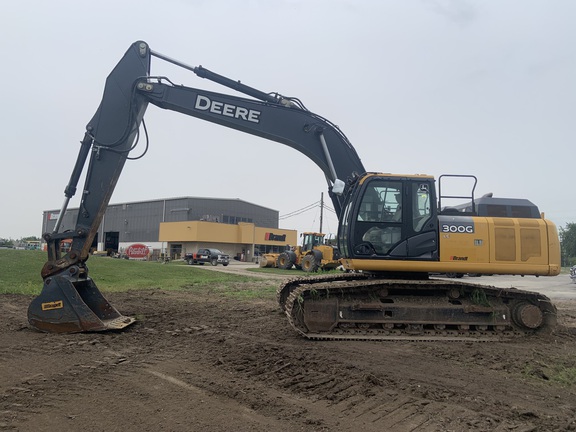 2017 John Deere 300G LC
