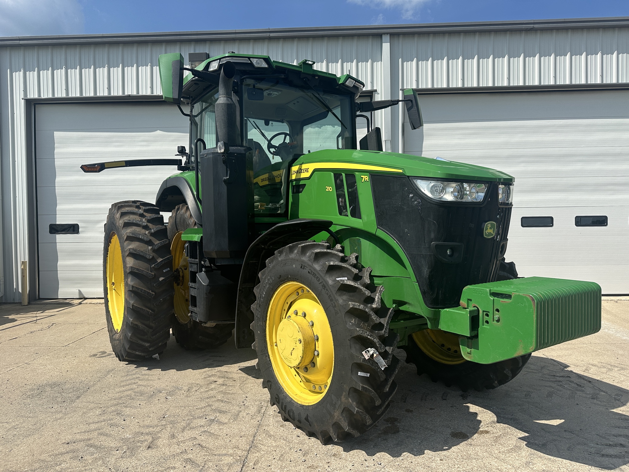2021 John Deere 7R 210 Image 1