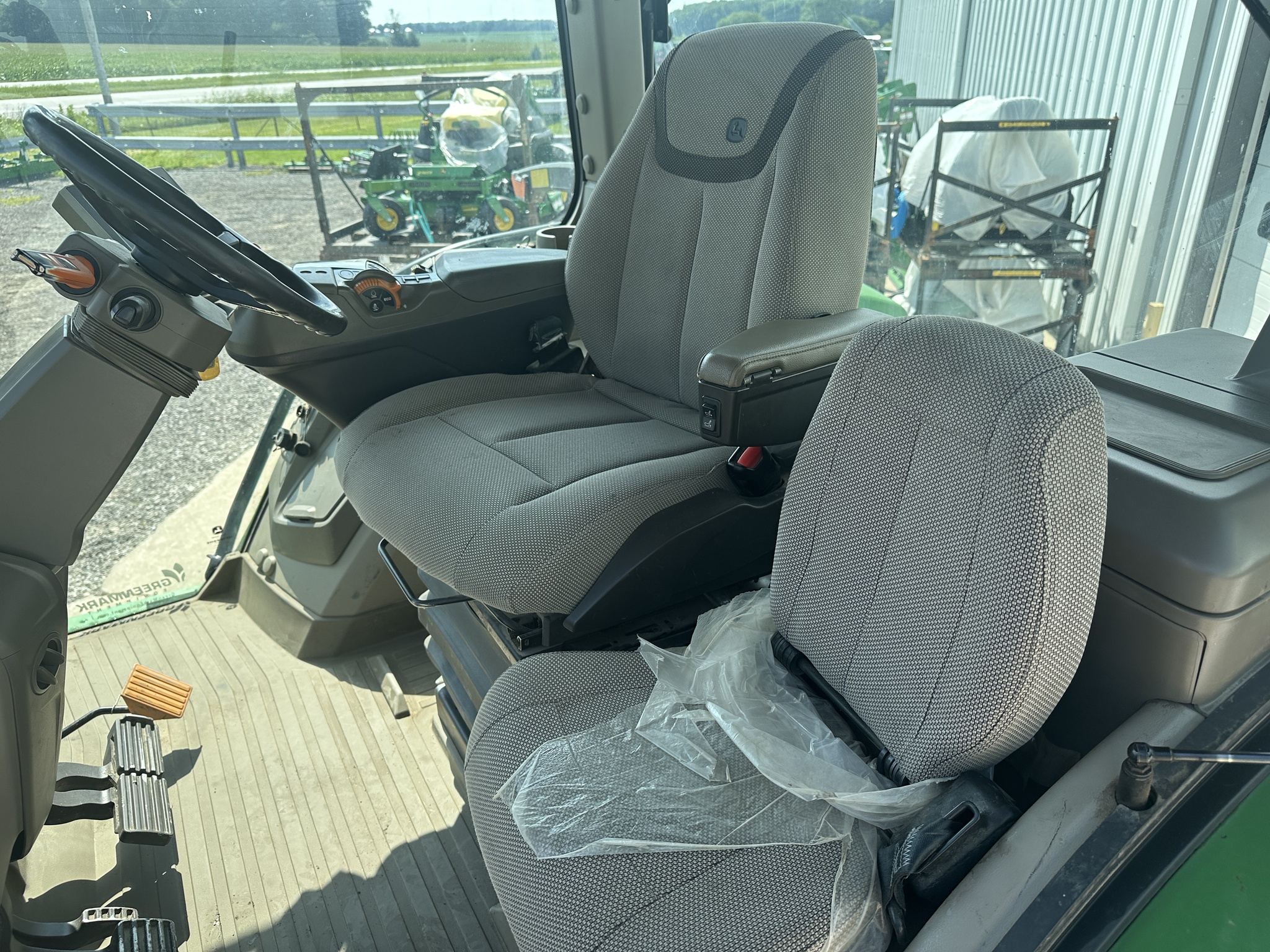 2021 John Deere 7R 210 Image 8