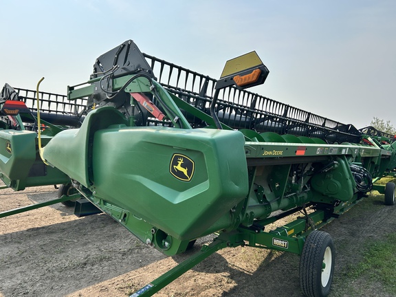 Used 2023 John Deere RD35F Combine Platforms at Horizon Ag & Turf in Westlock, AB - Photo3