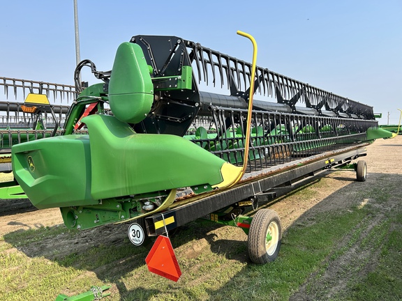 Used 2023 John Deere RD35F Combine Platforms at Horizon Ag & Turf in Westlock, AB - Photo2