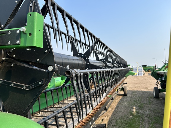 Used 2023 John Deere RD35F Combine Platforms at Horizon Ag & Turf in Westlock, AB - Photo7