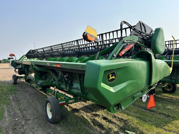 Used 2023 John Deere RD35F Combine Platforms at Horizon Ag & Turf in Westlock, AB - Photo4