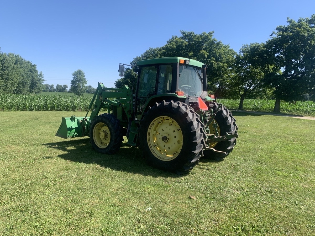 2000 John Deere 6410 Image 3