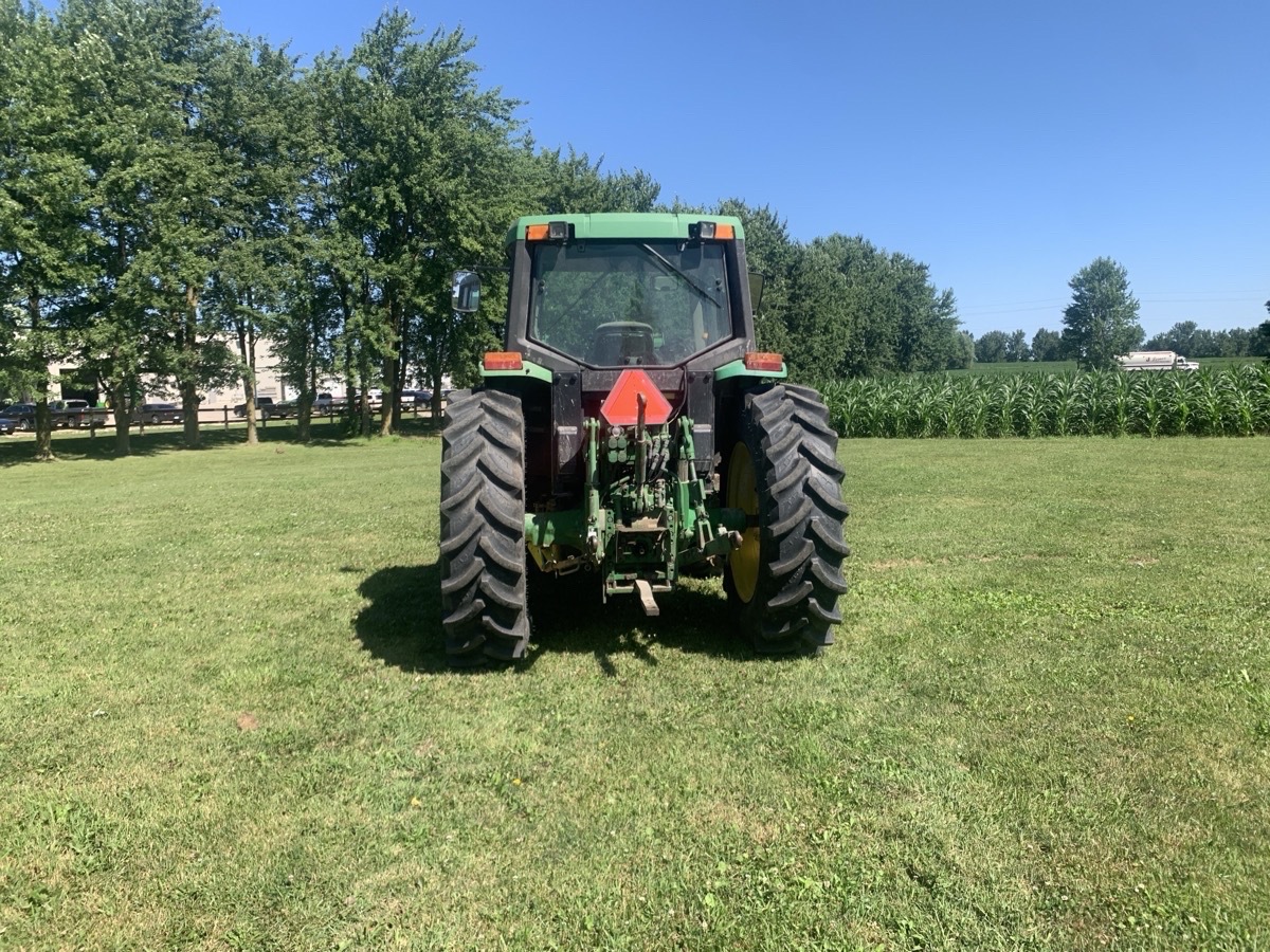 2000 John Deere 6410 Image 4