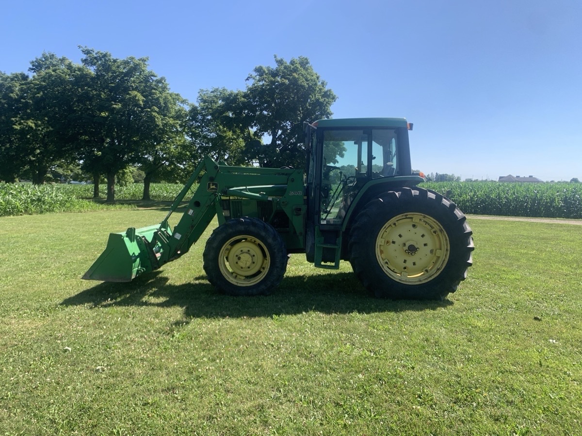 2000 John Deere 6410 Image 2