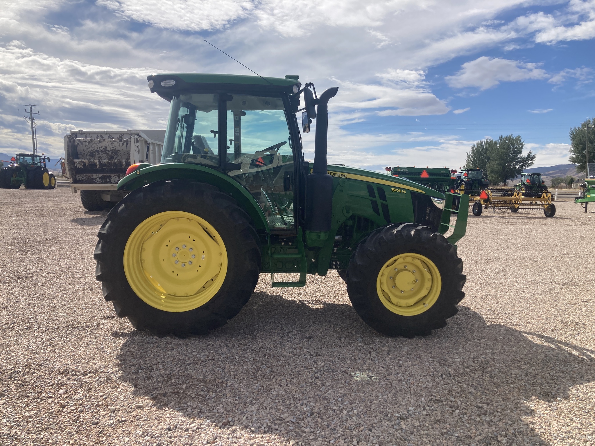 2024 John Deere 5105M Image 6