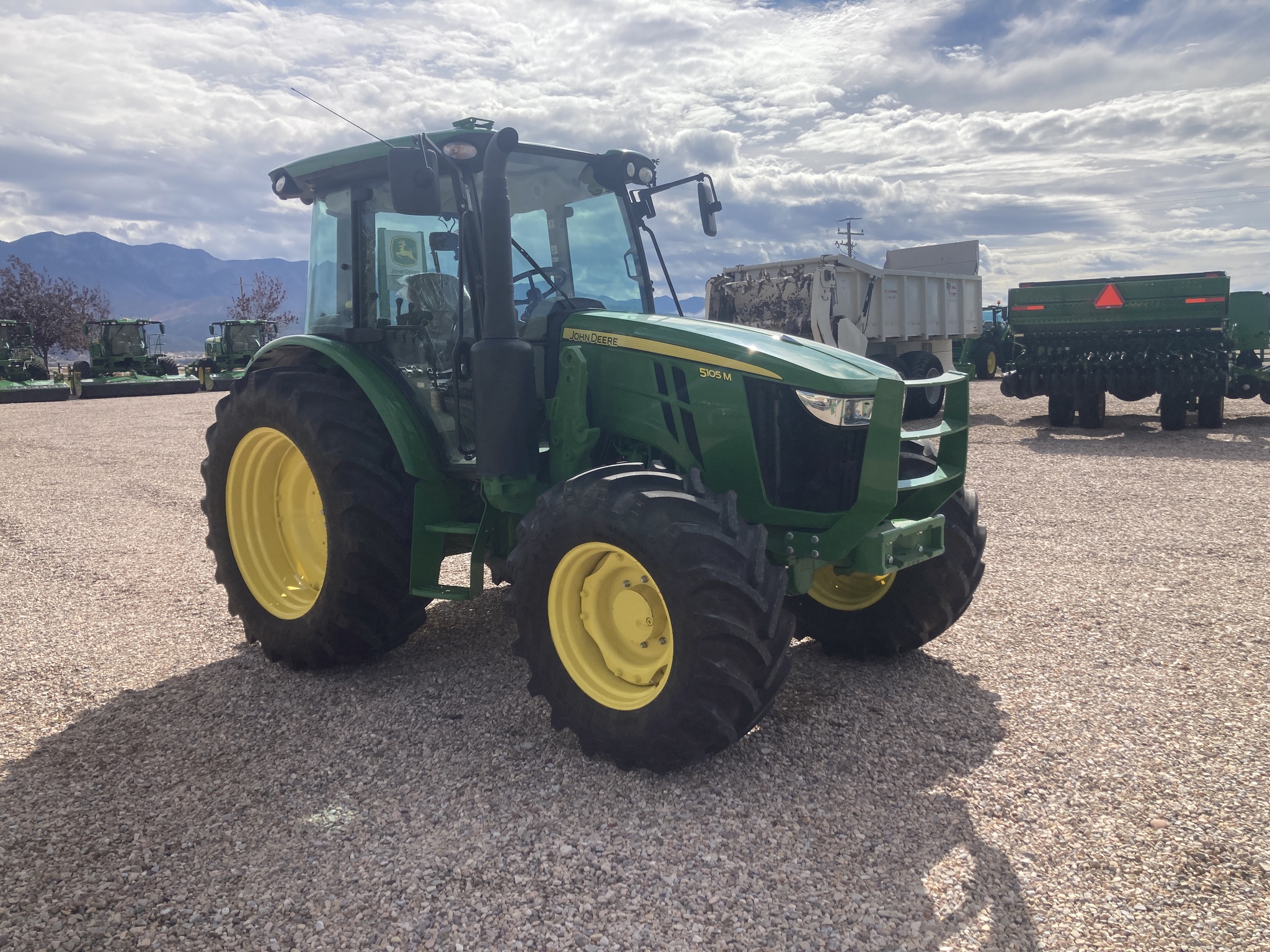 2024 John Deere 5105M Image 7