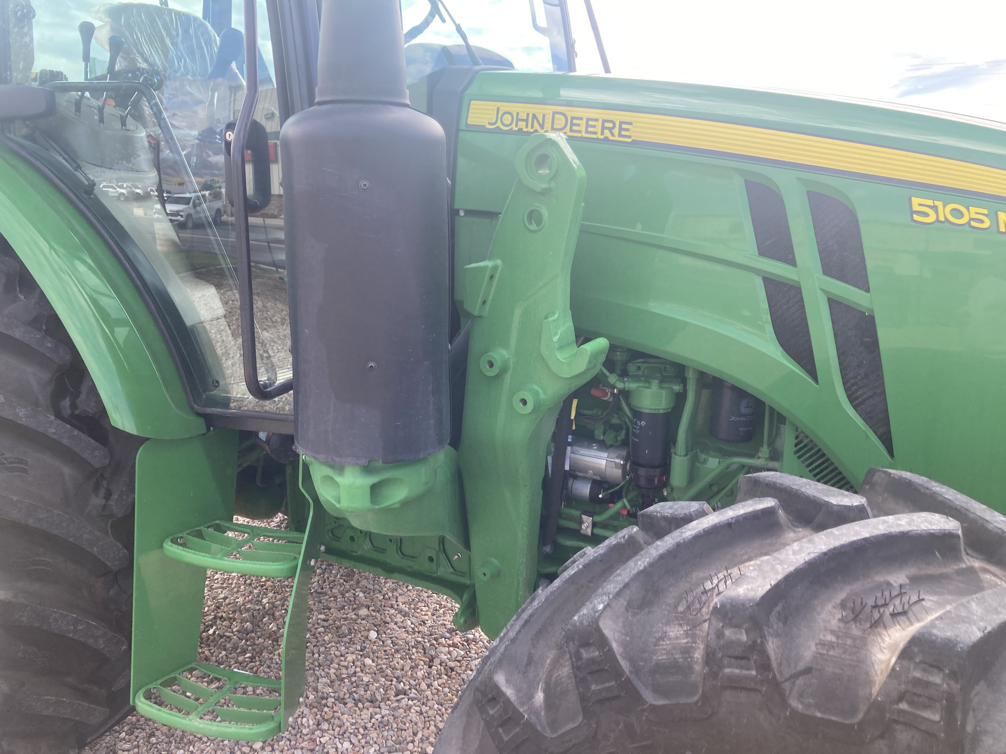 2024 John Deere 5105M Image 13