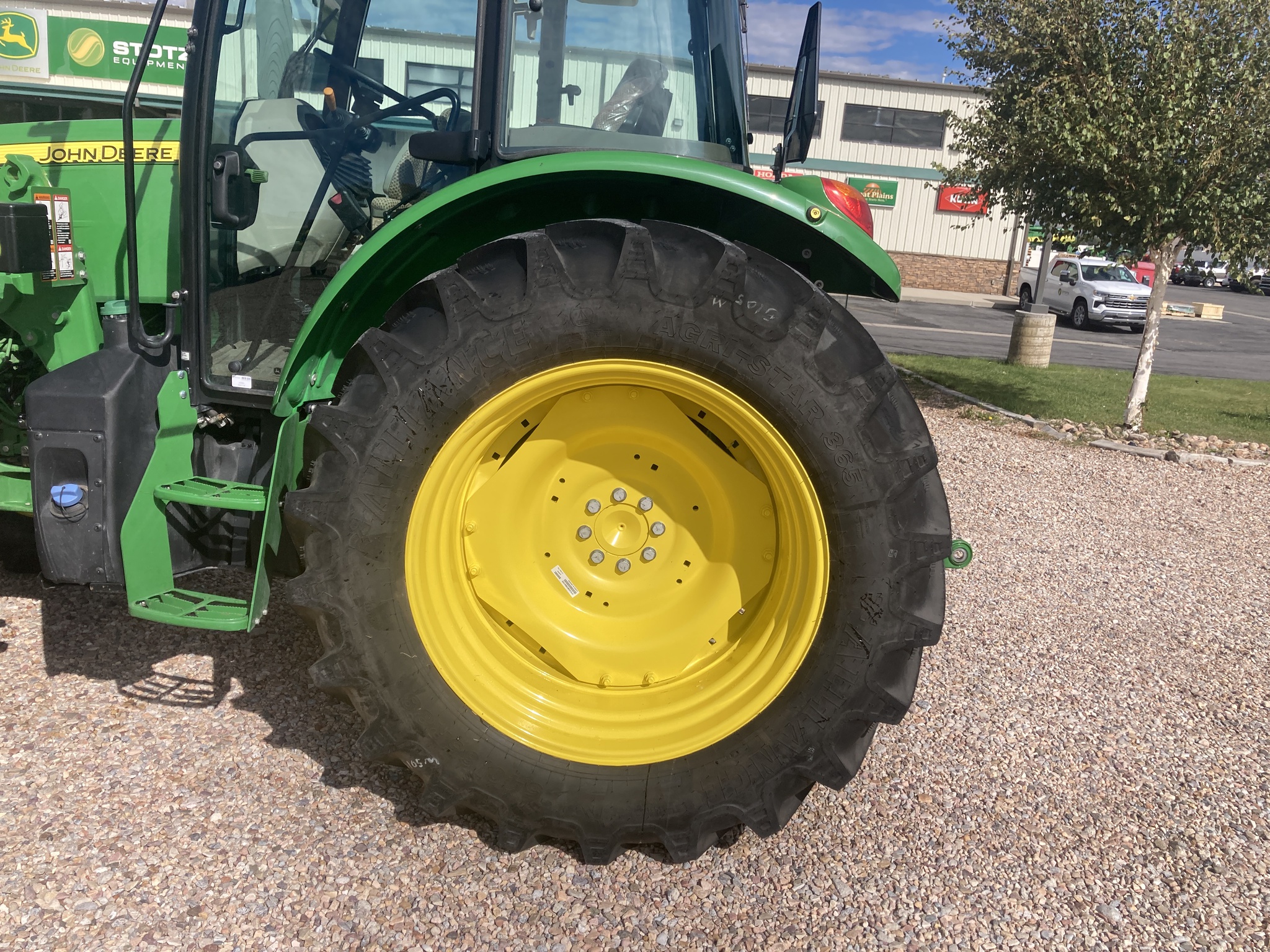 2024 John Deere 5105M Image 19