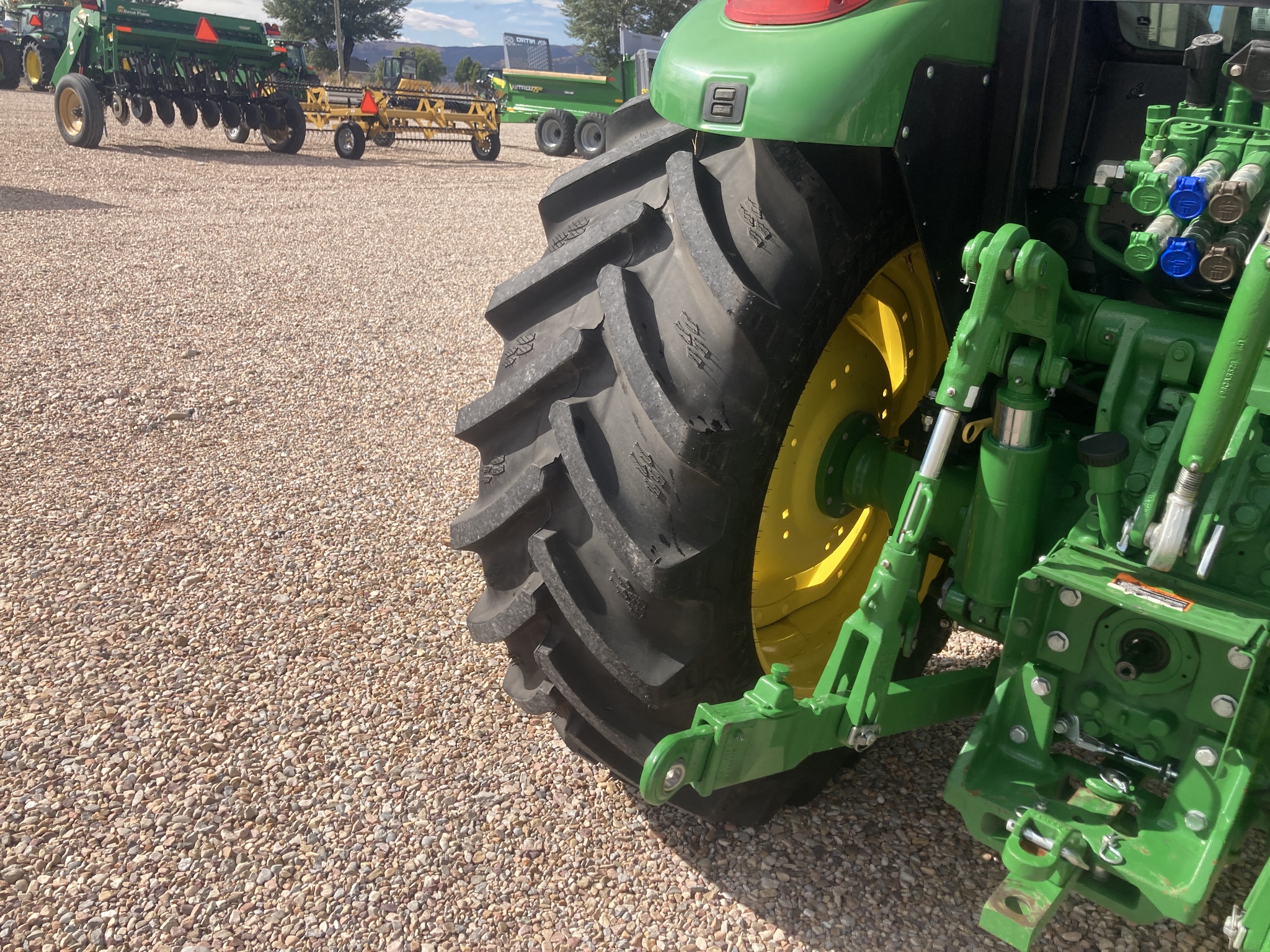 2024 John Deere 5105M Image 22