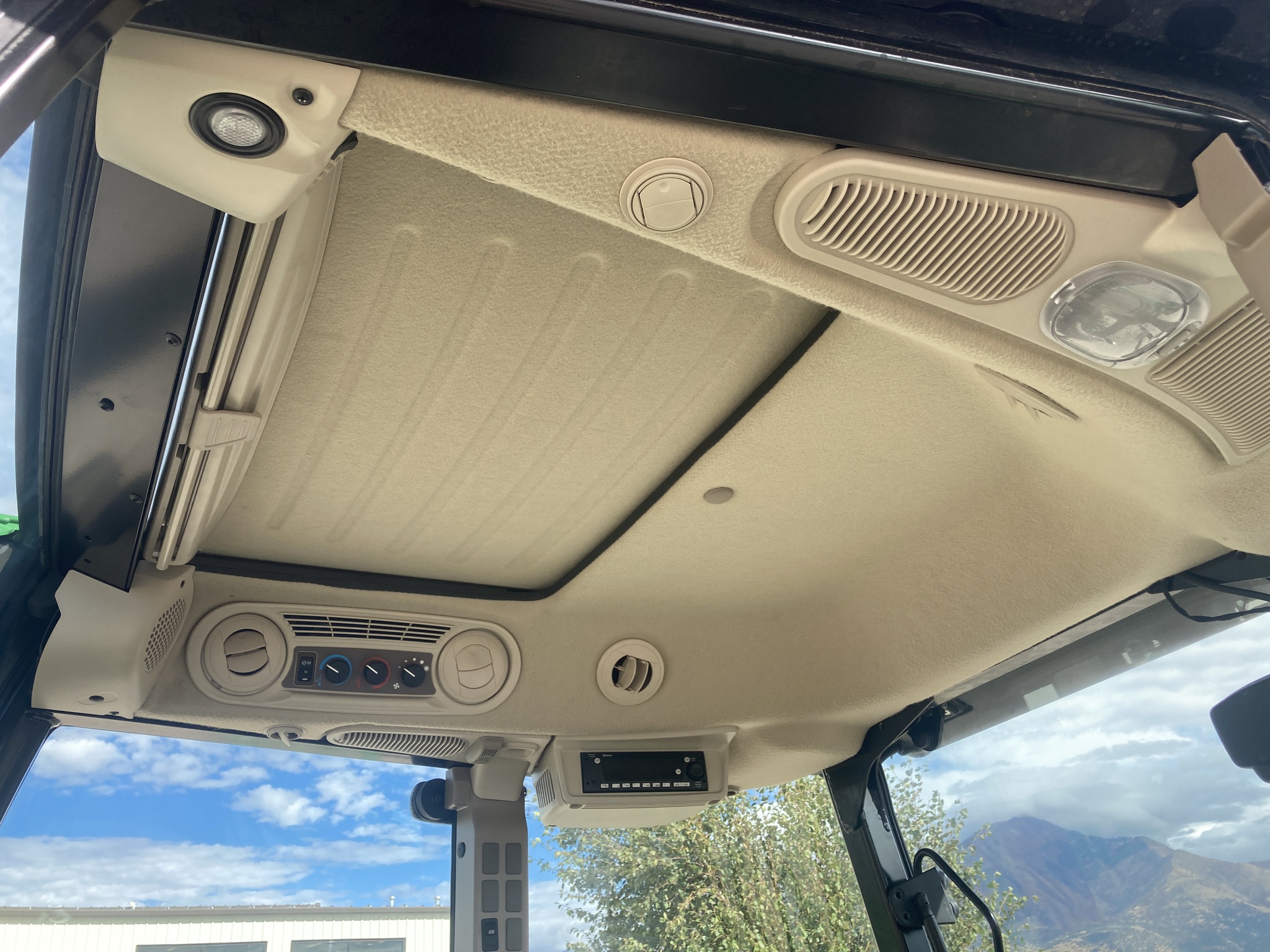 2024 John Deere 5105M Image 24