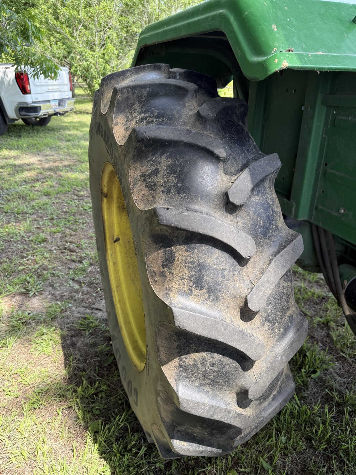 2014 John Deere 5055E Image 8