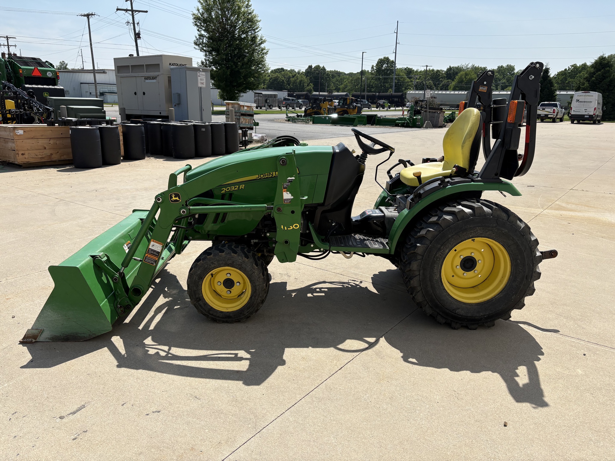 2015 John Deere 2032R Image 6