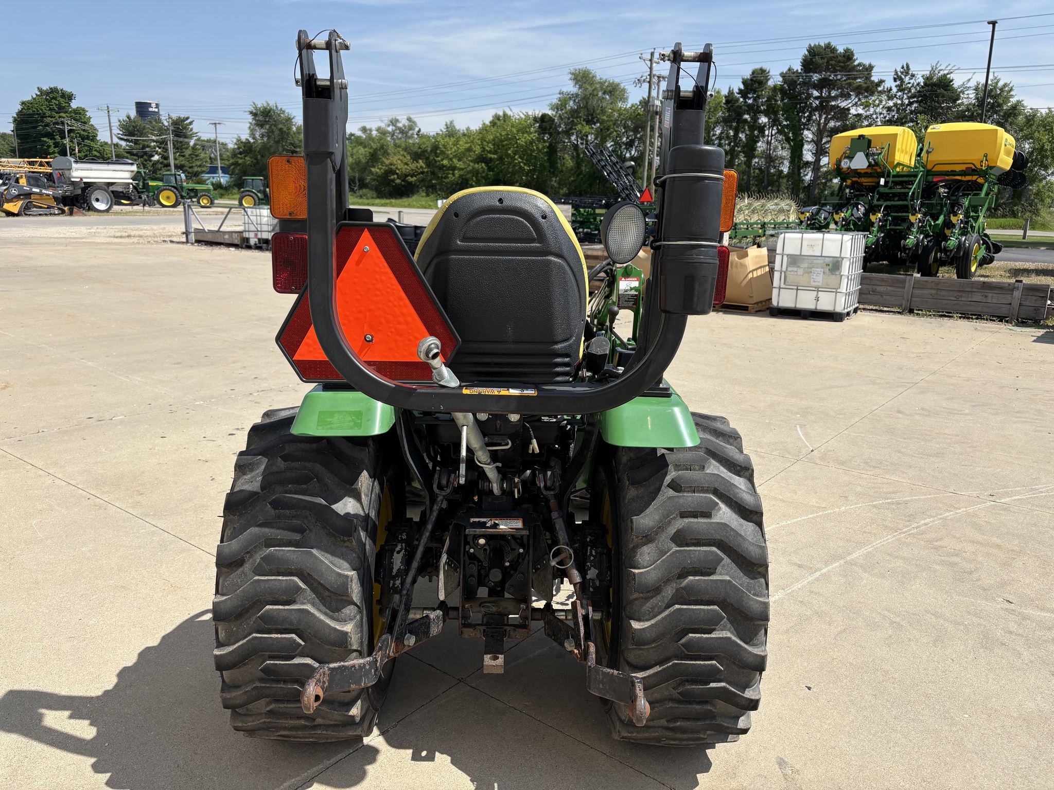 2015 John Deere 2032R Image 4