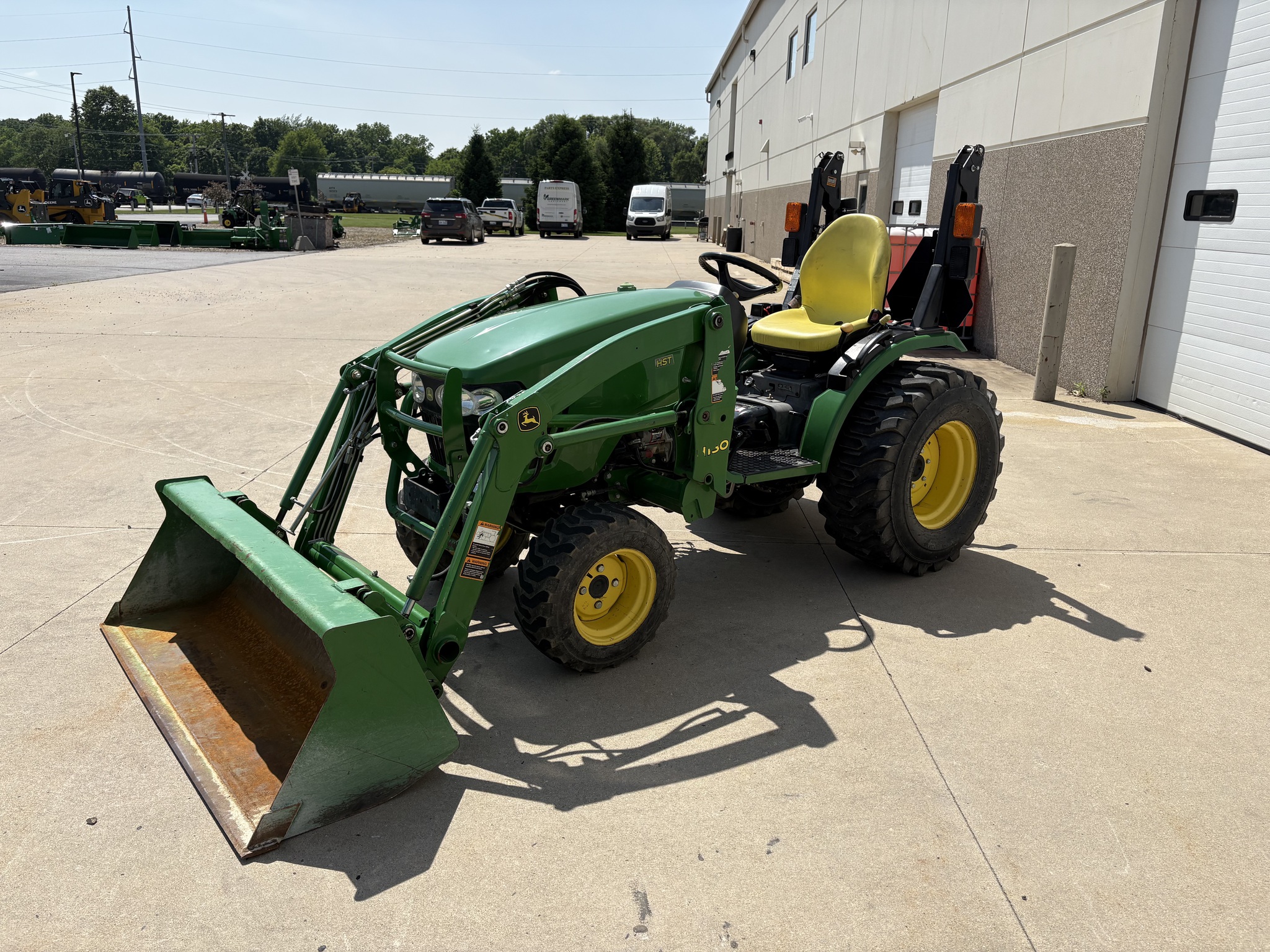 2015 John Deere 2032R Image 7