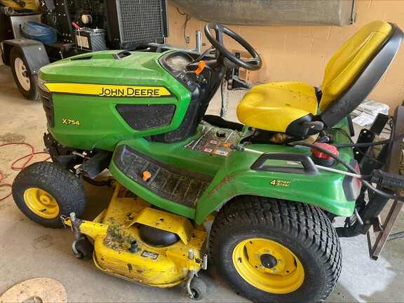  John Deere X754