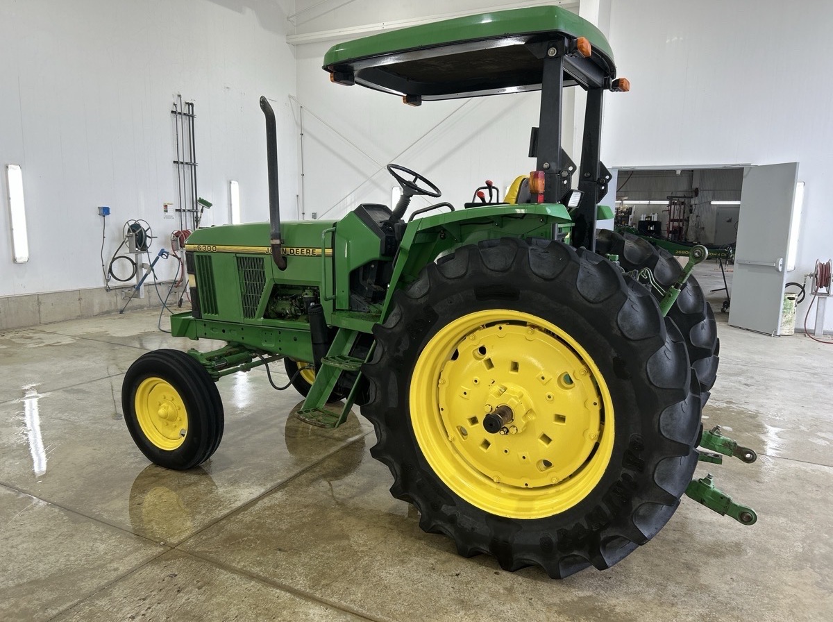 1994 John Deere 6300 Image 3
