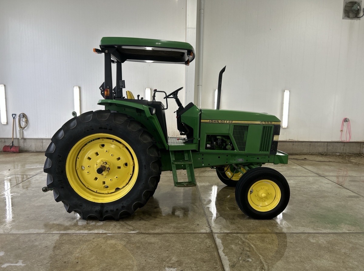 1994 John Deere 6300 Image 1