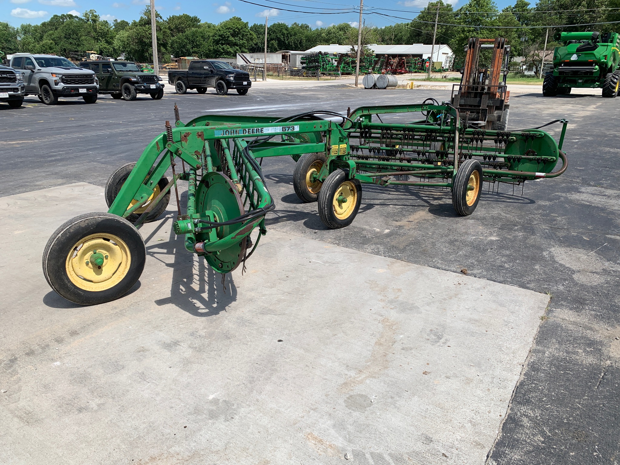  1992 John Deere 672 at Heritage Tractor in Lamar, MO