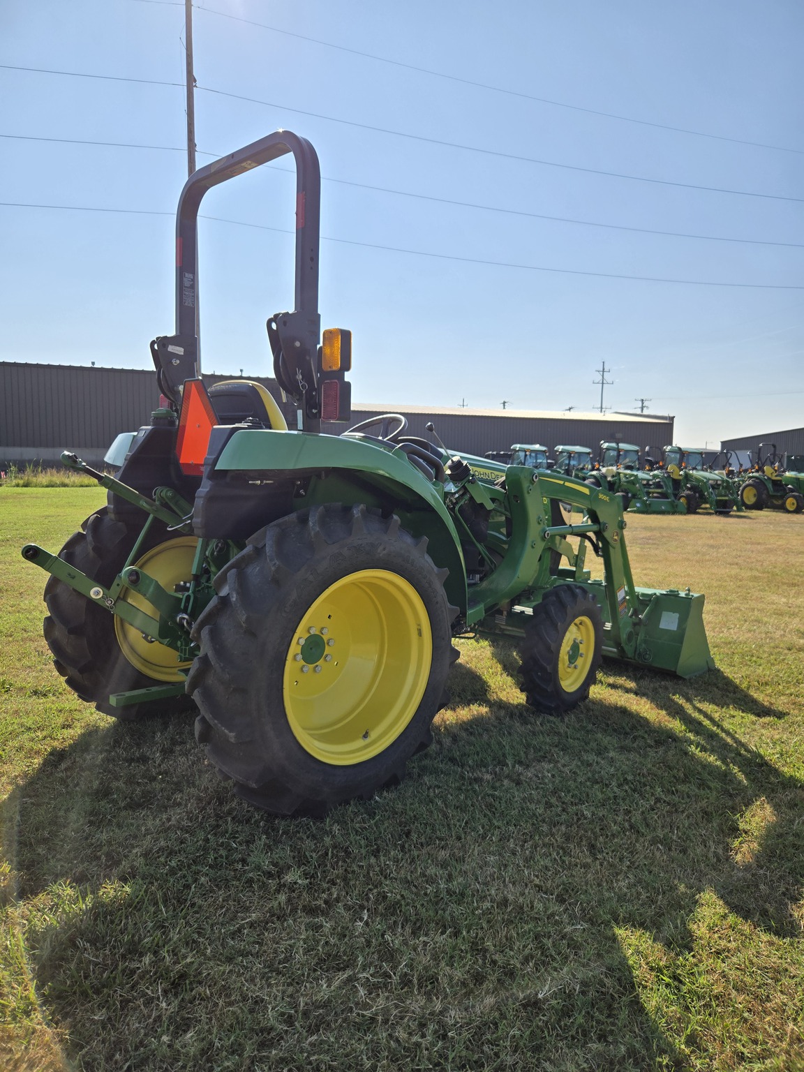 2019 John Deere 3043D Image 3