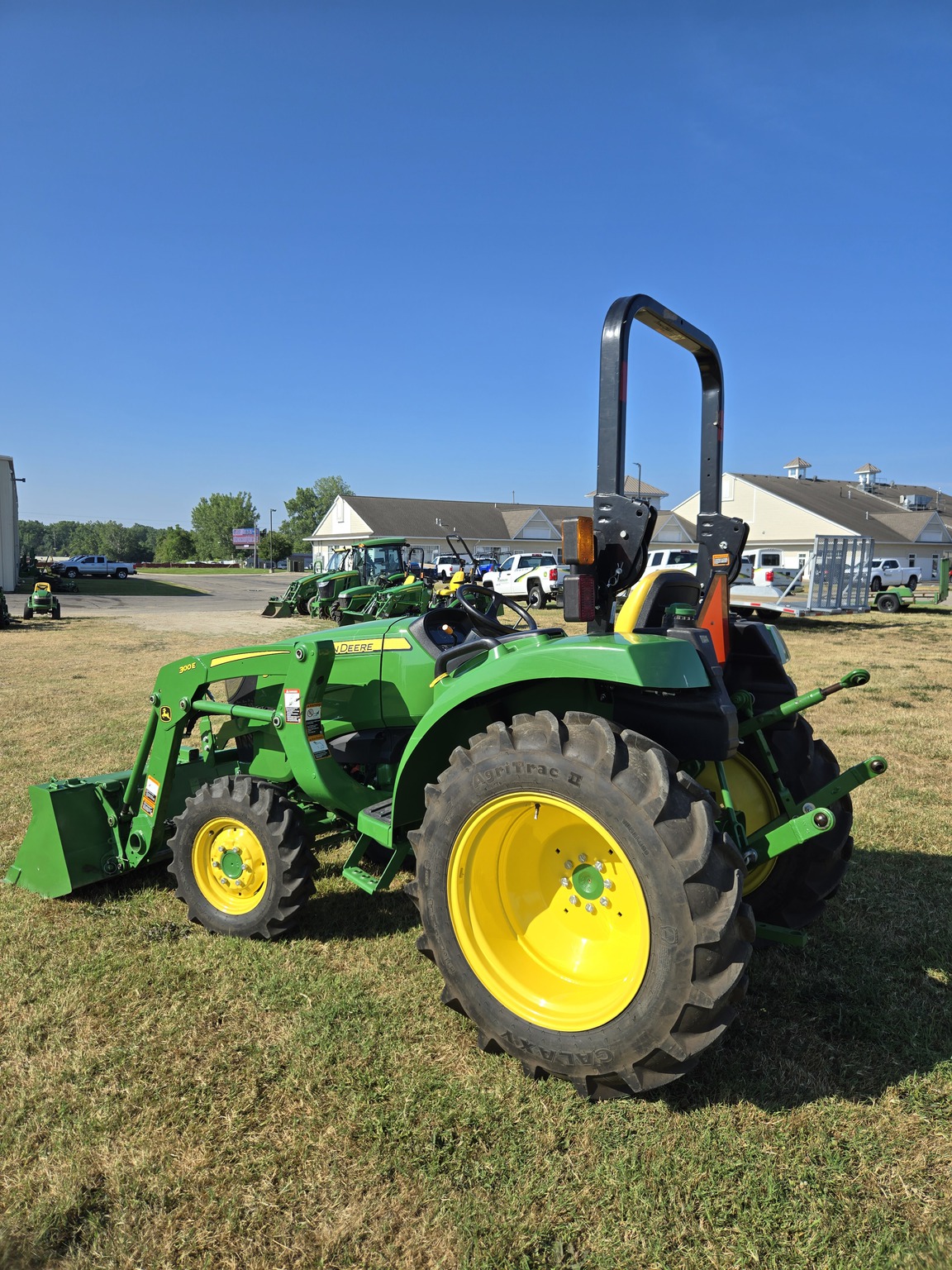 2019 John Deere 3043D Image 2