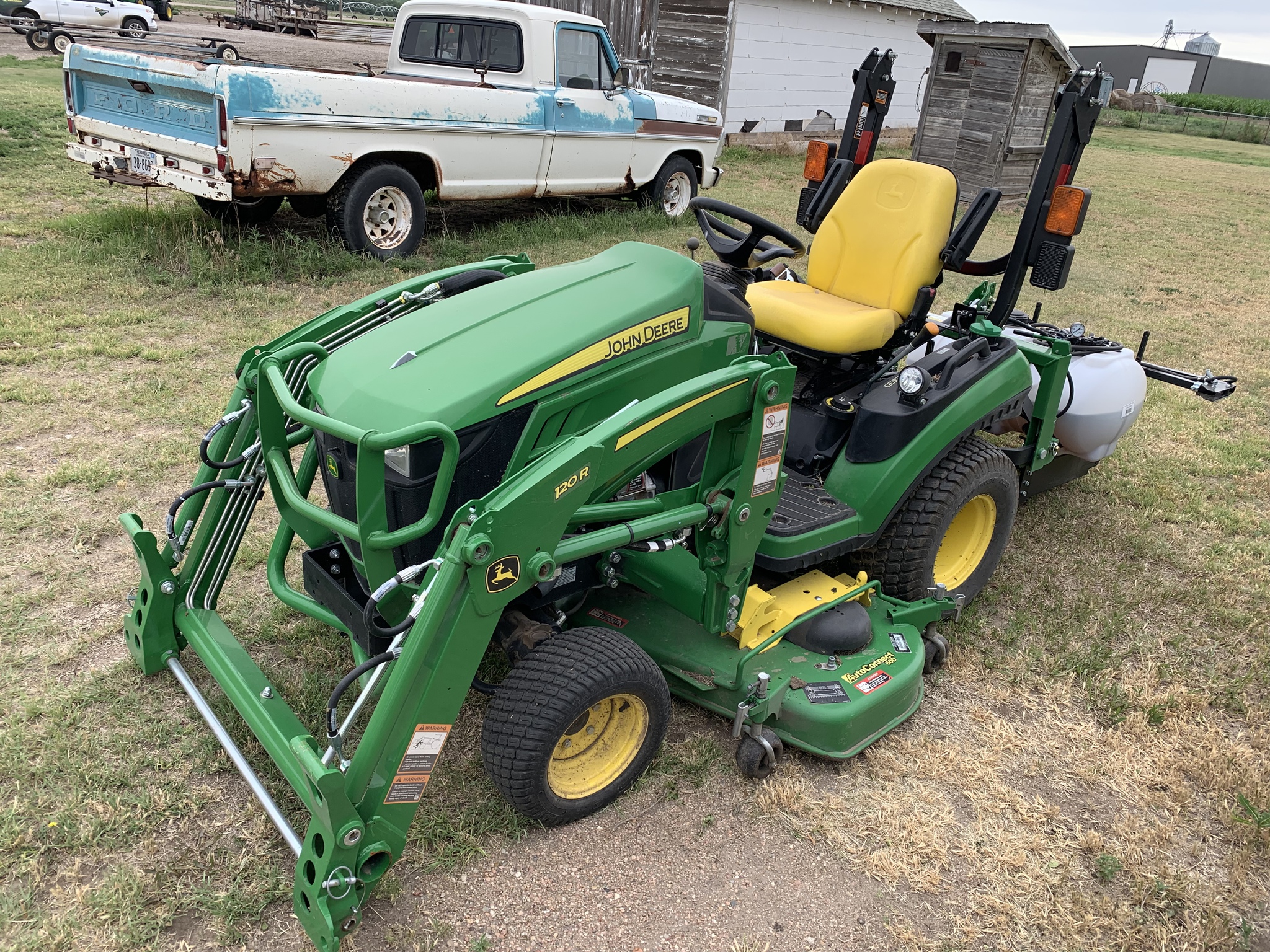 2017 John Deere 1025R Image 1