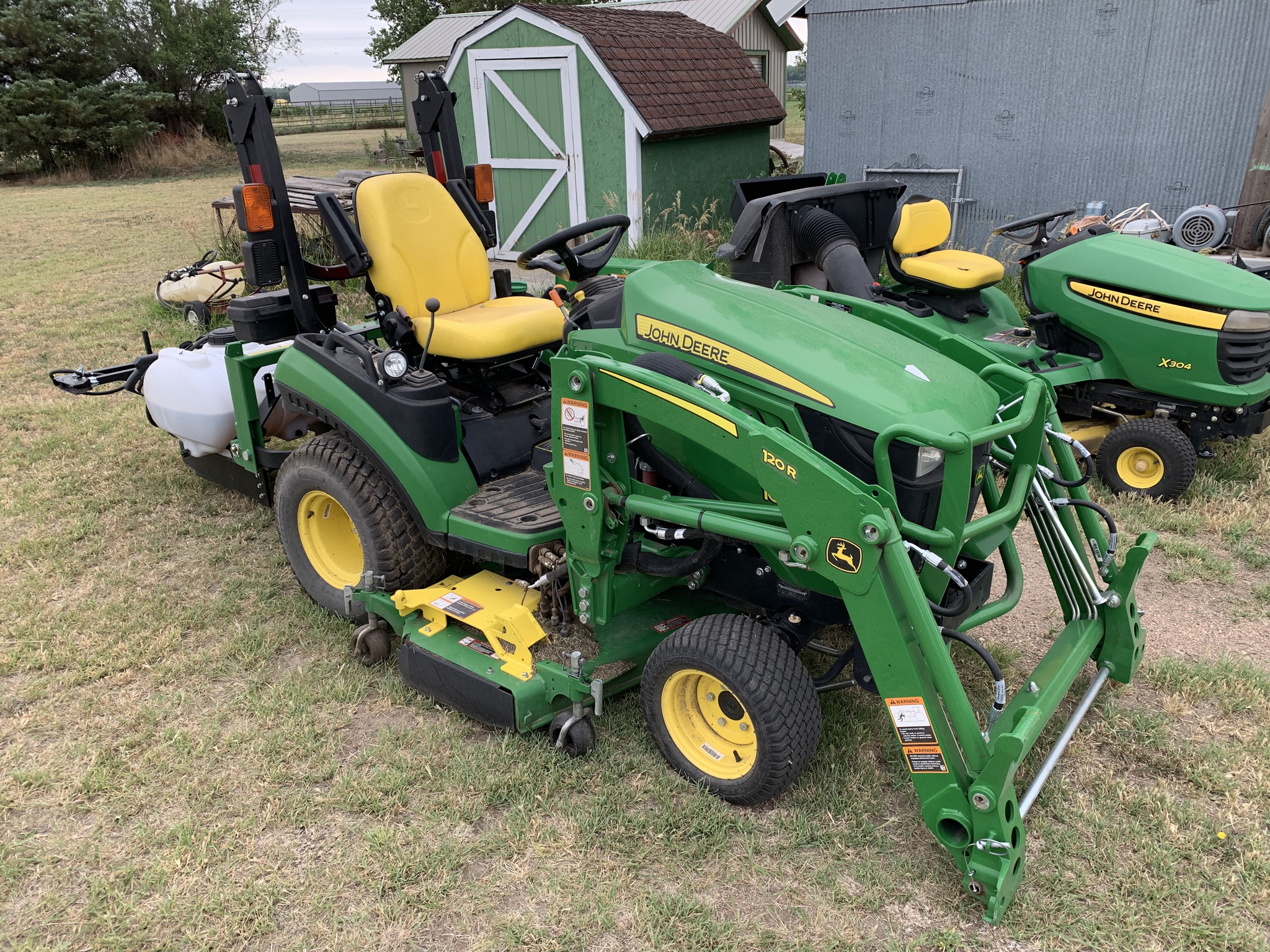 2017 John Deere 1025R Image 3