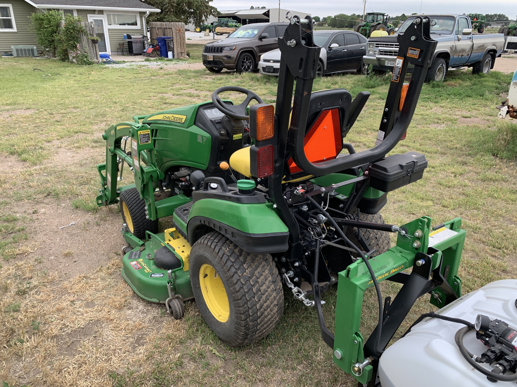 2017 John Deere 1025R Image 2