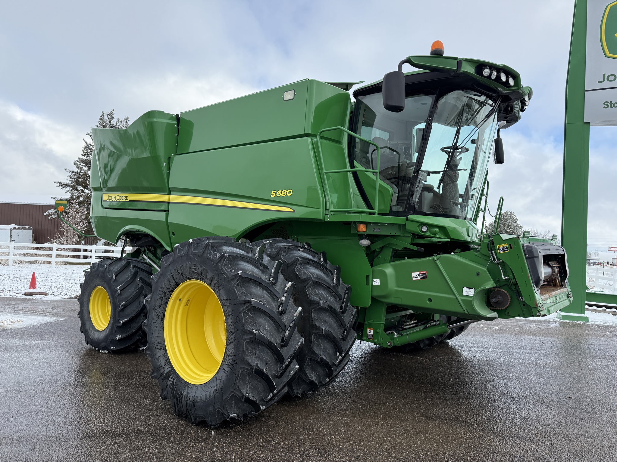 2017 John Deere S680 Image 7