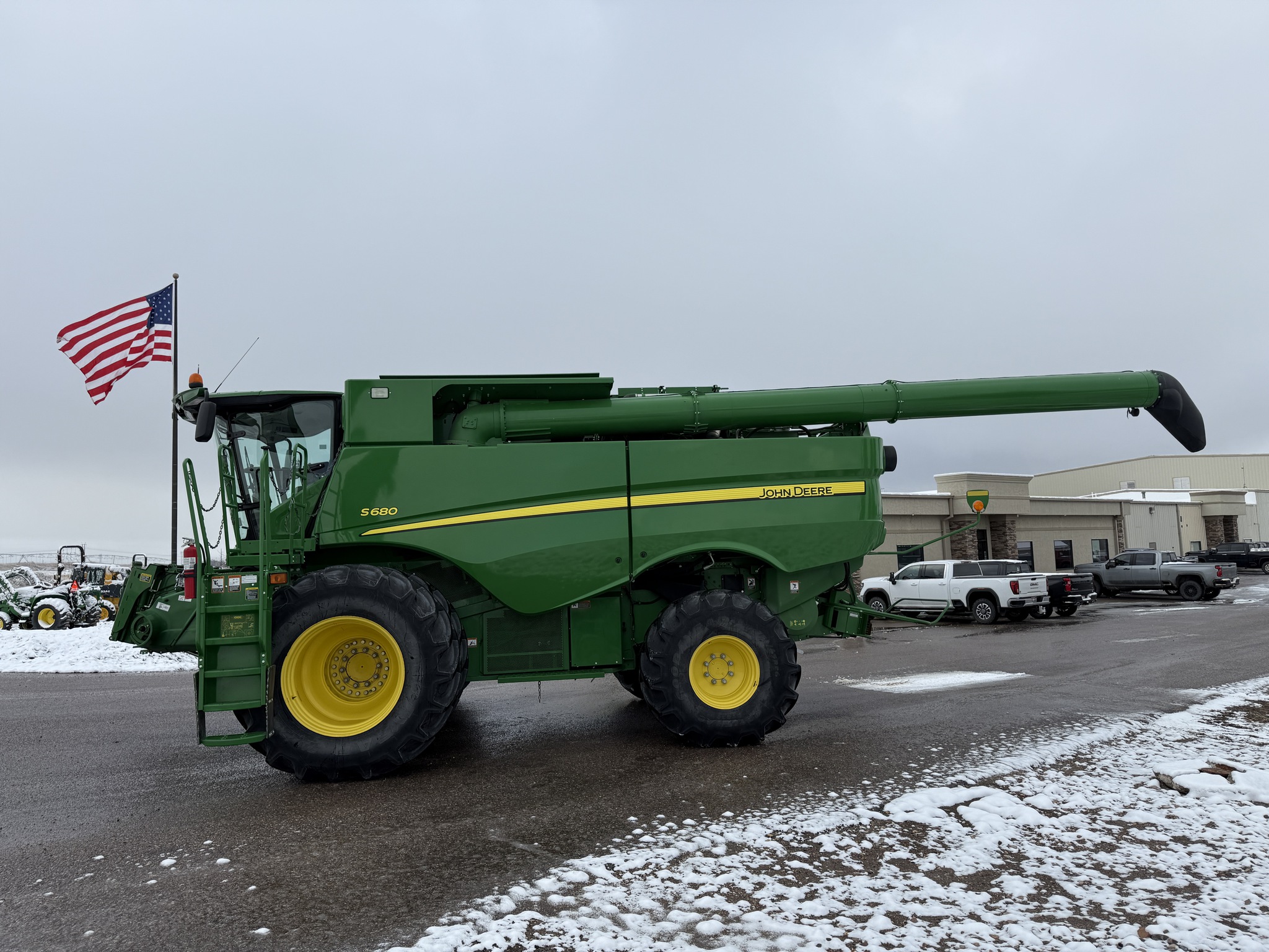 2017 John Deere S680 Image 2