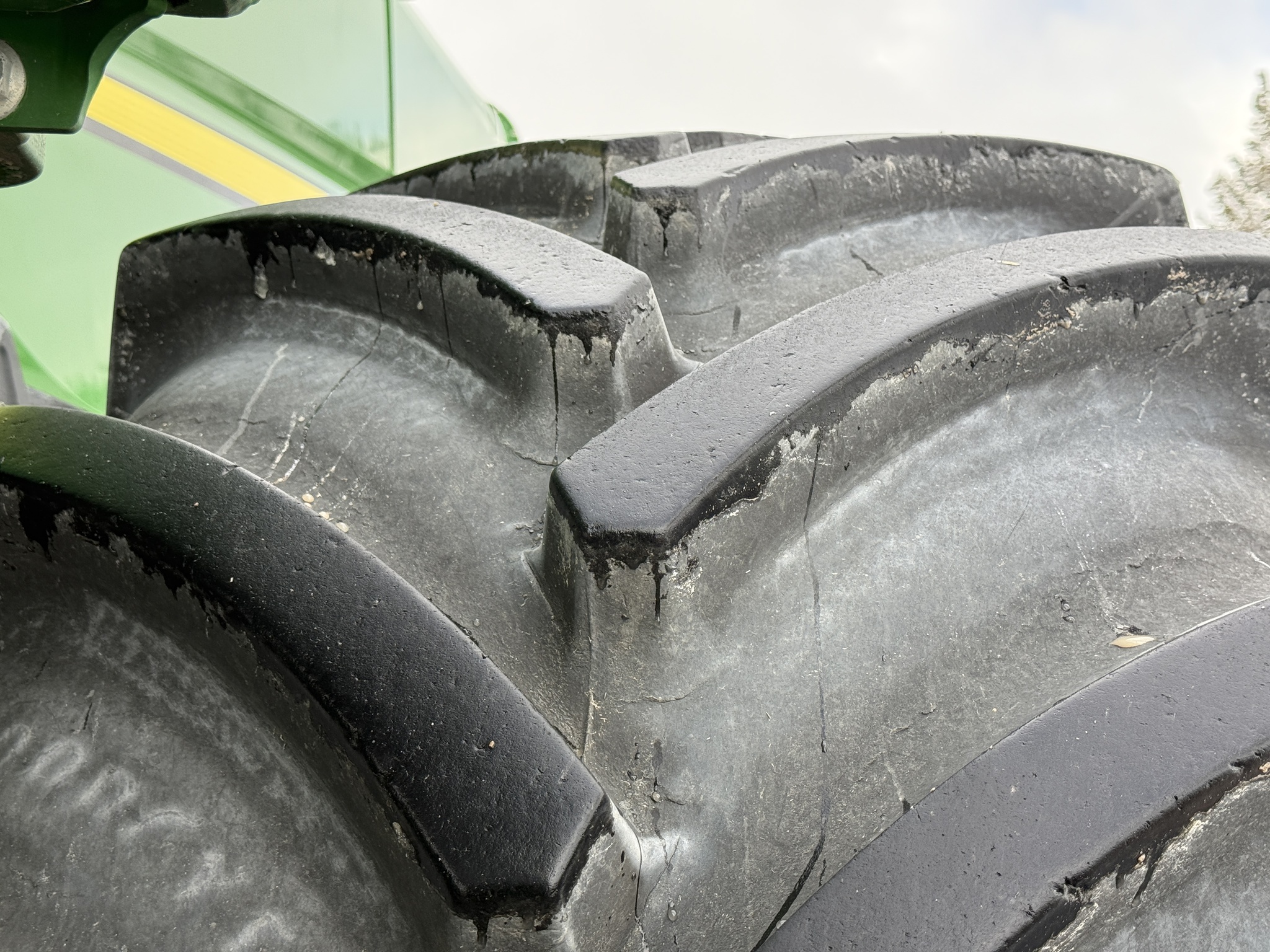 2017 John Deere S680 Image 32