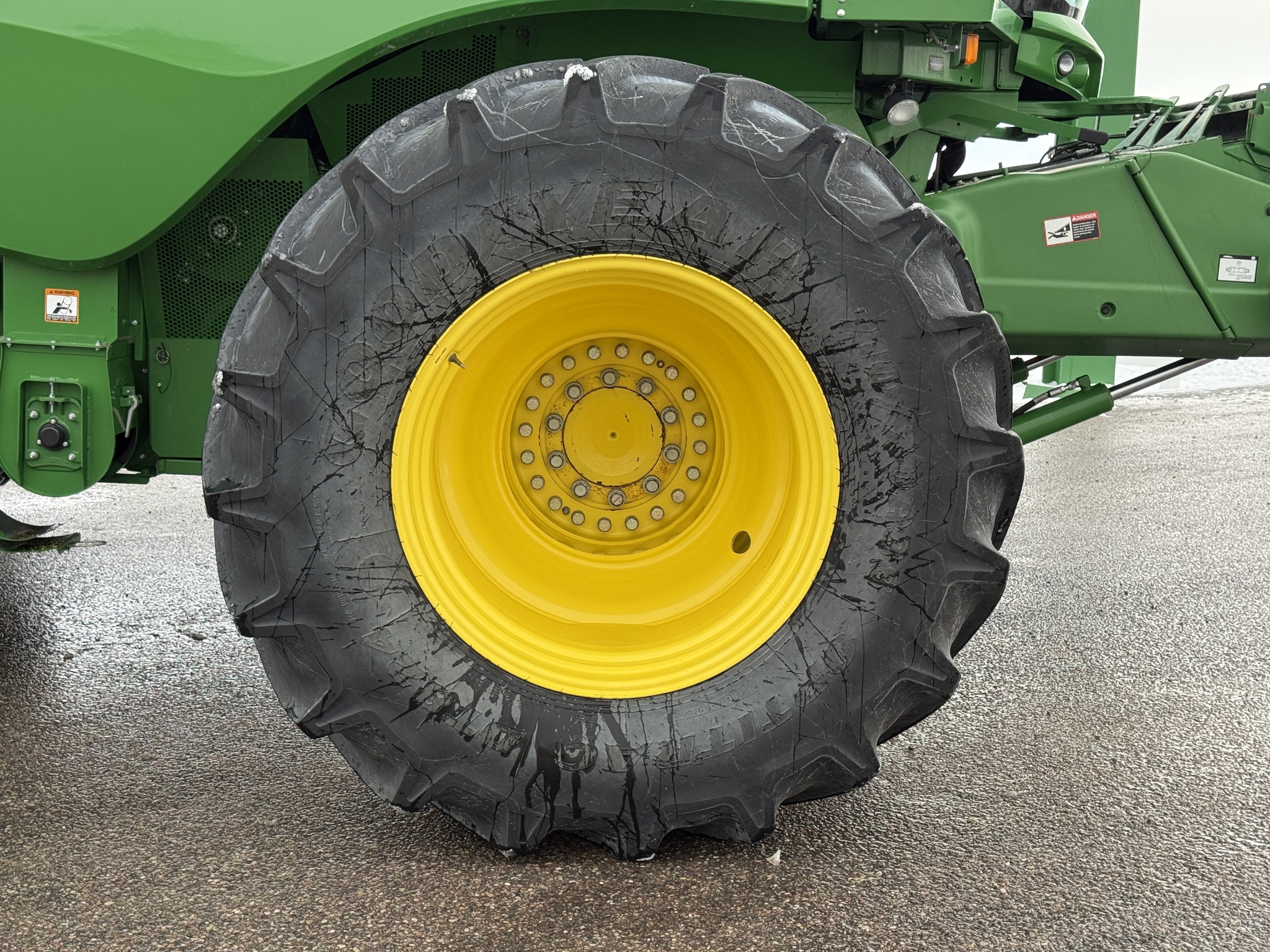 2017 John Deere S680 Image 37
