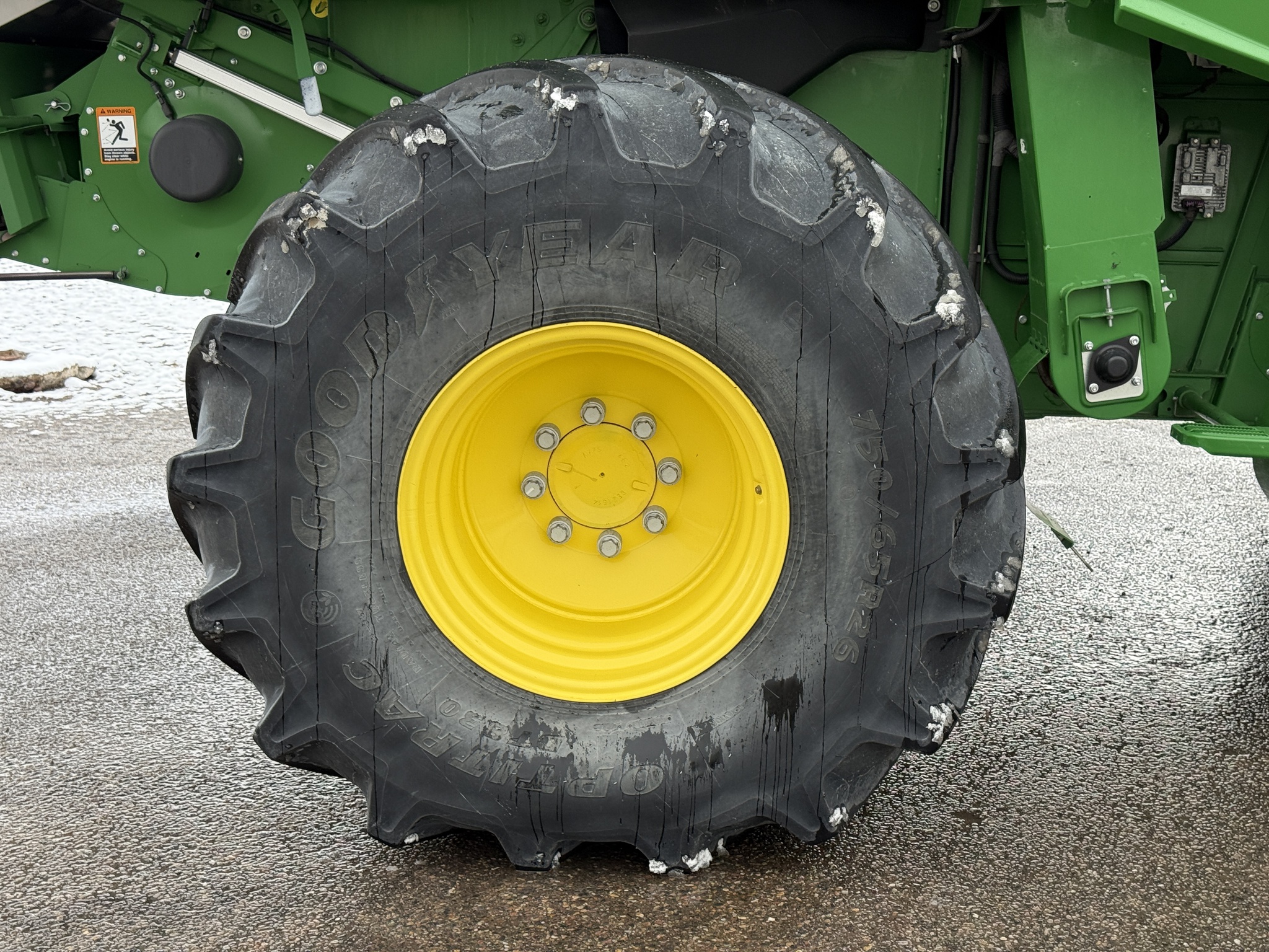 2017 John Deere S680 Image 40