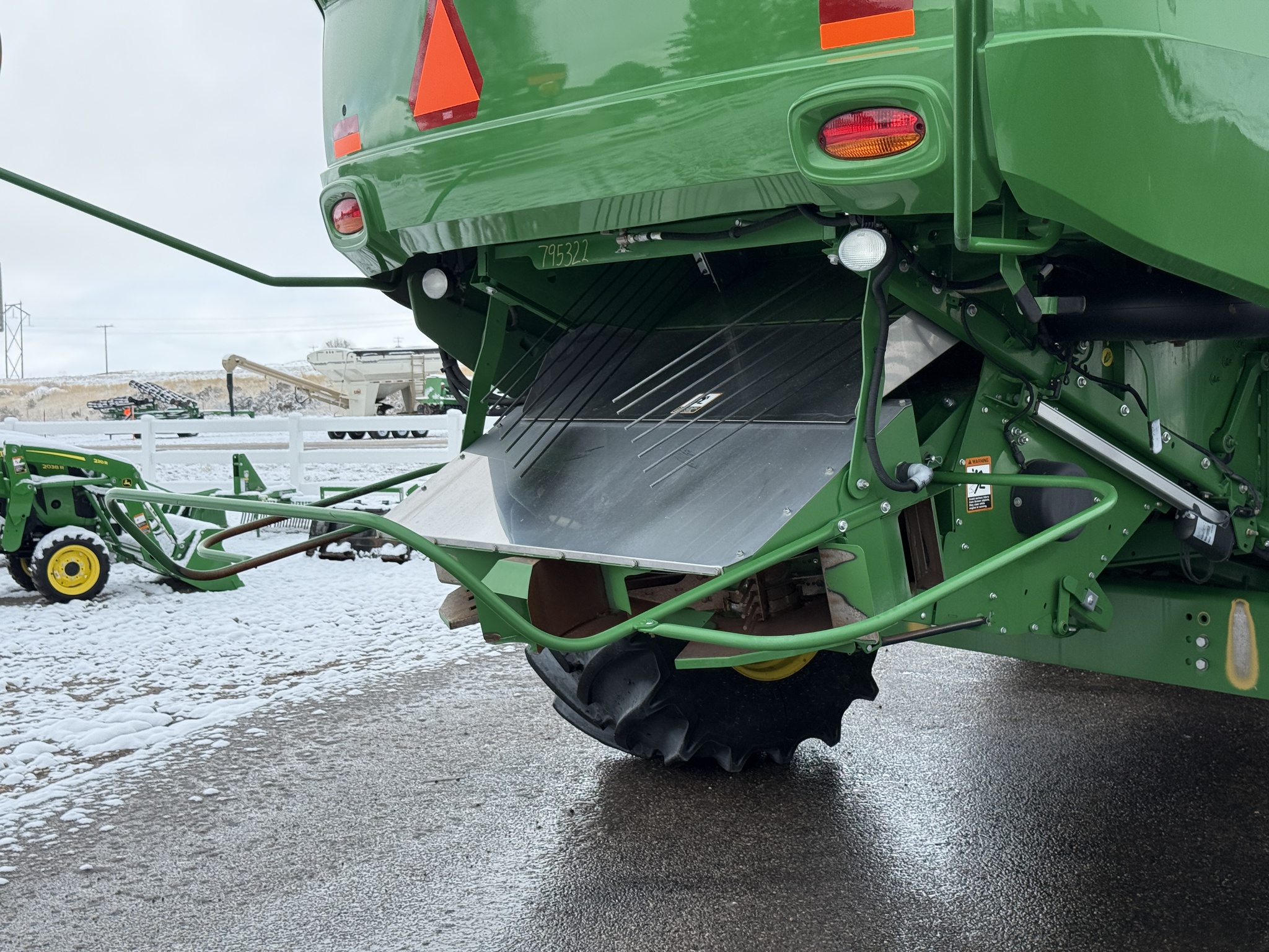 2017 John Deere S680 Image 28