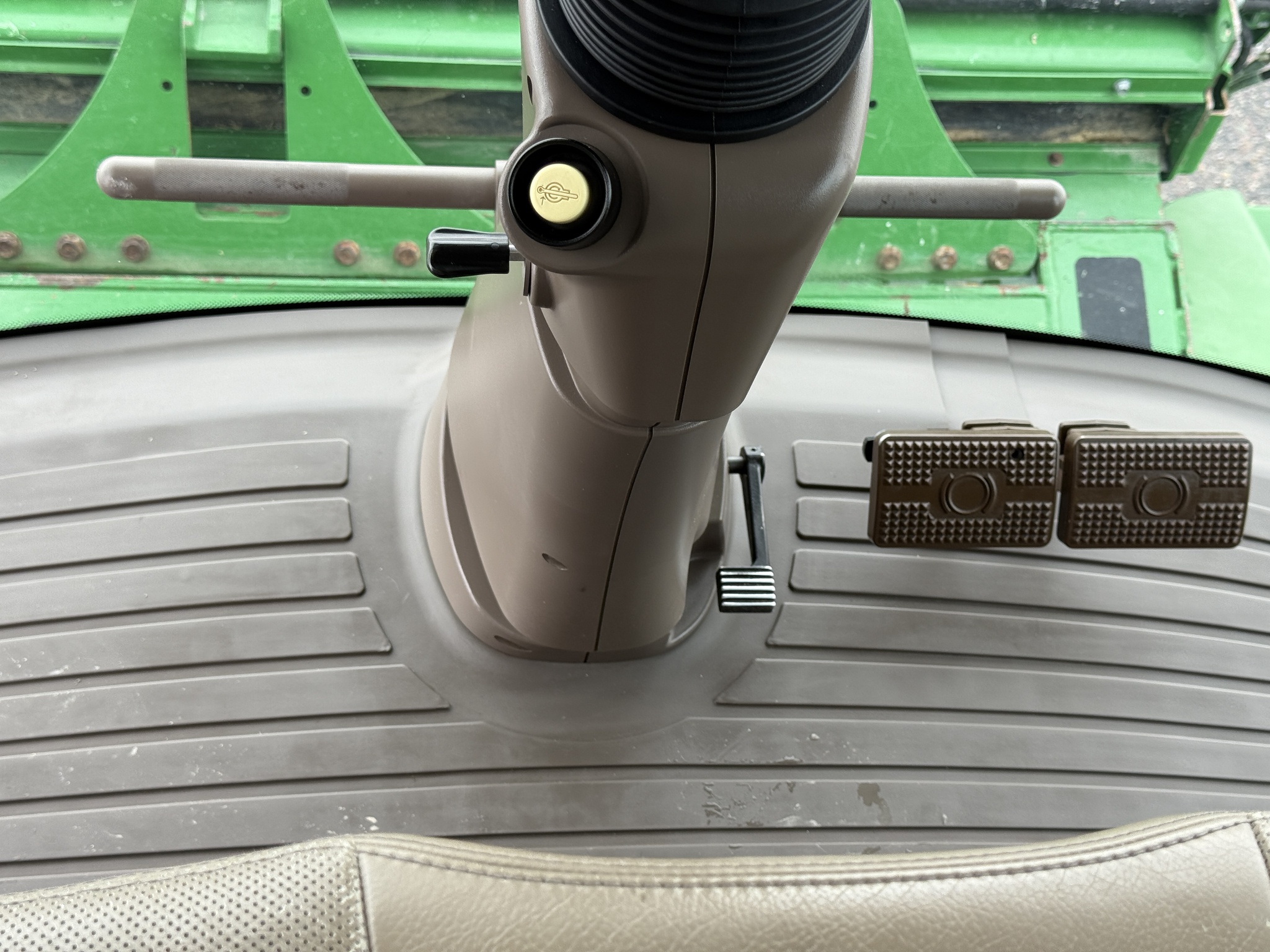 2017 John Deere S680 Image 12