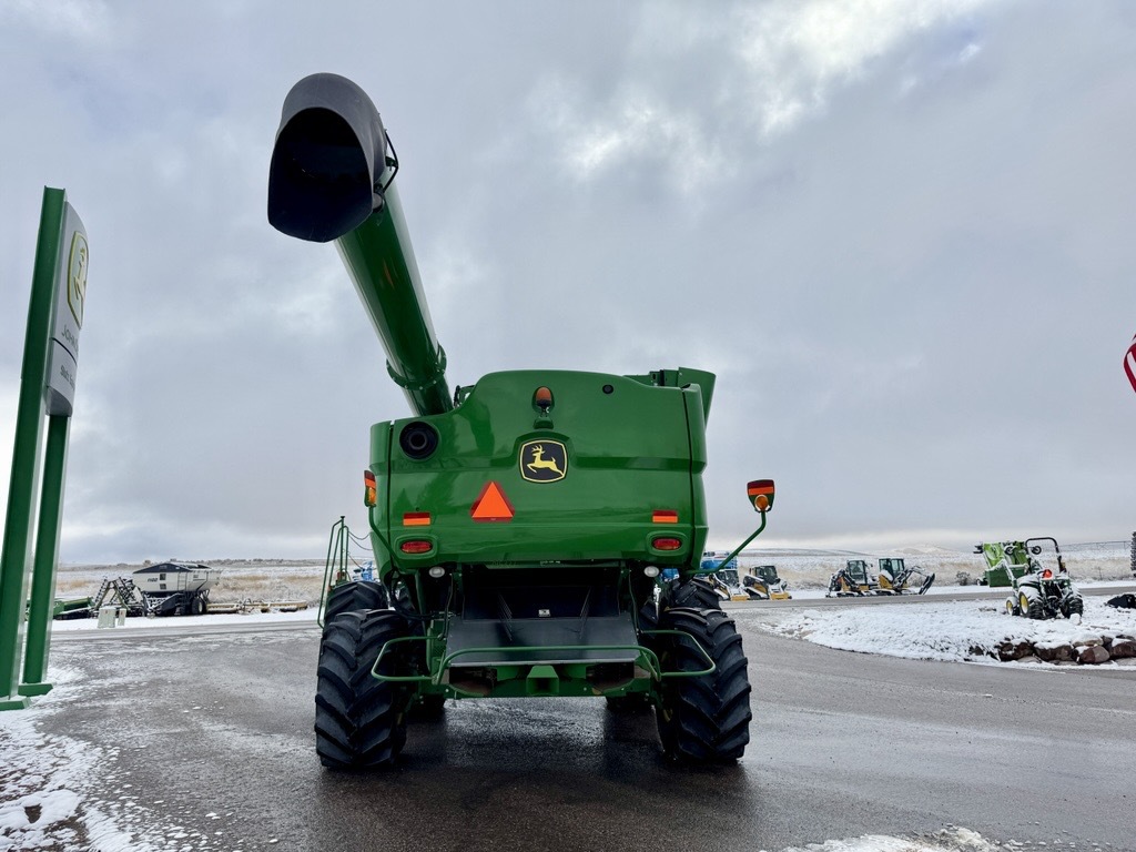 2017 John Deere S680 Image 4