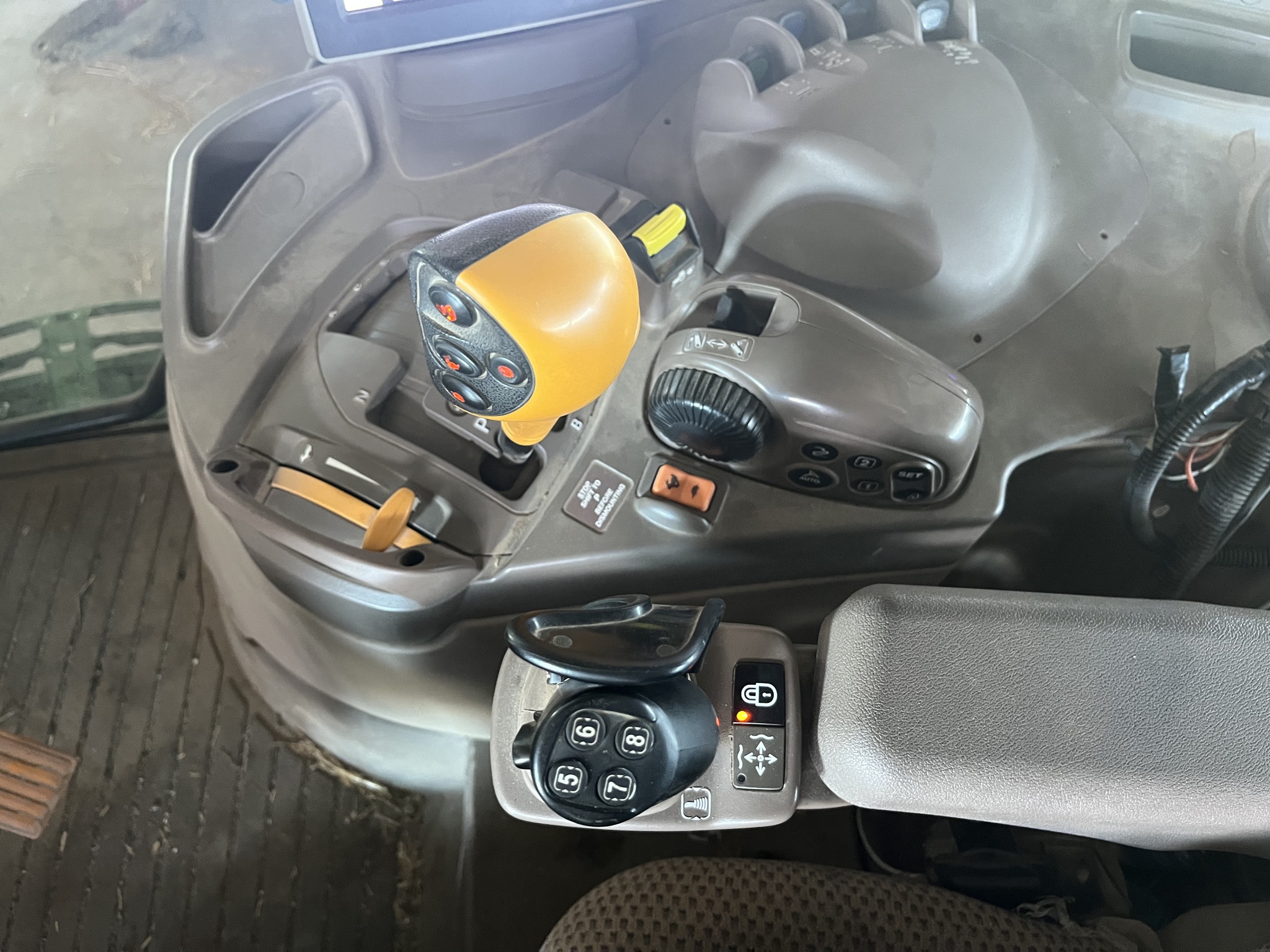 2022 John Deere 6155R Image 3