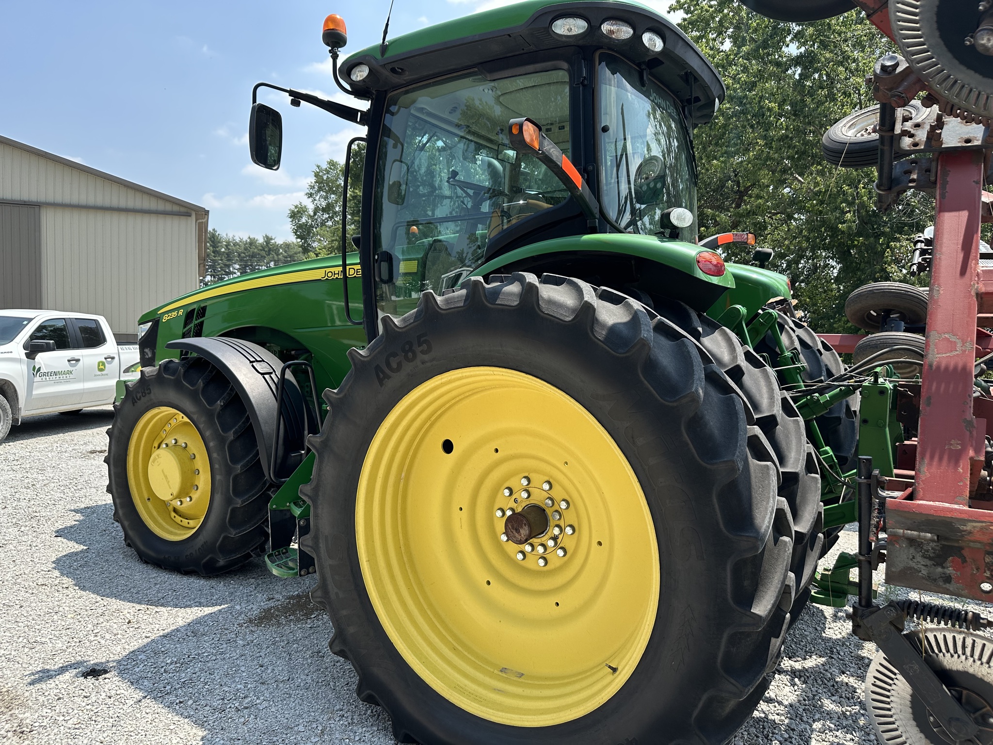 2012 John Deere 8235R Image 8
