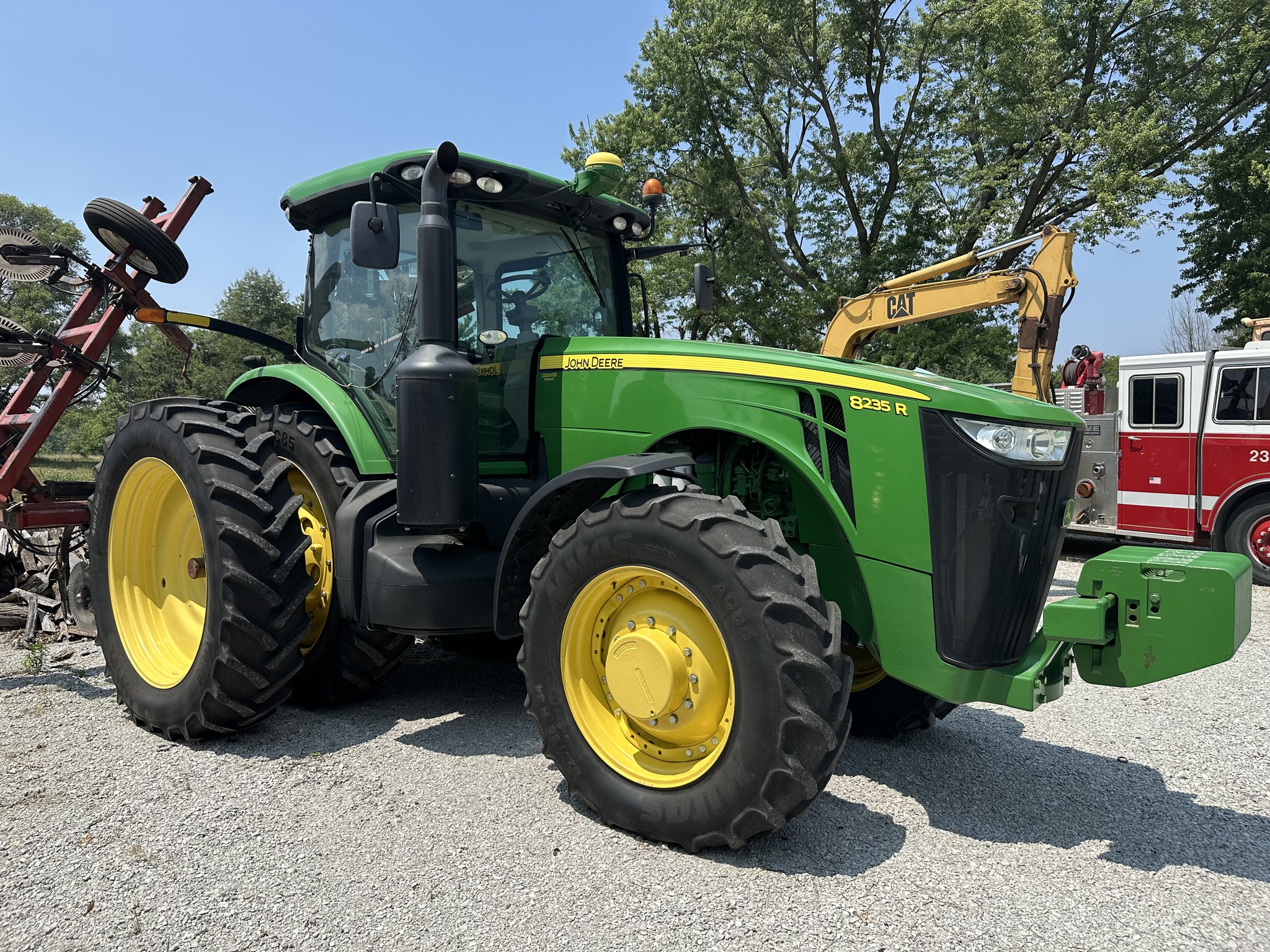 2012 John Deere 8235R Image 1